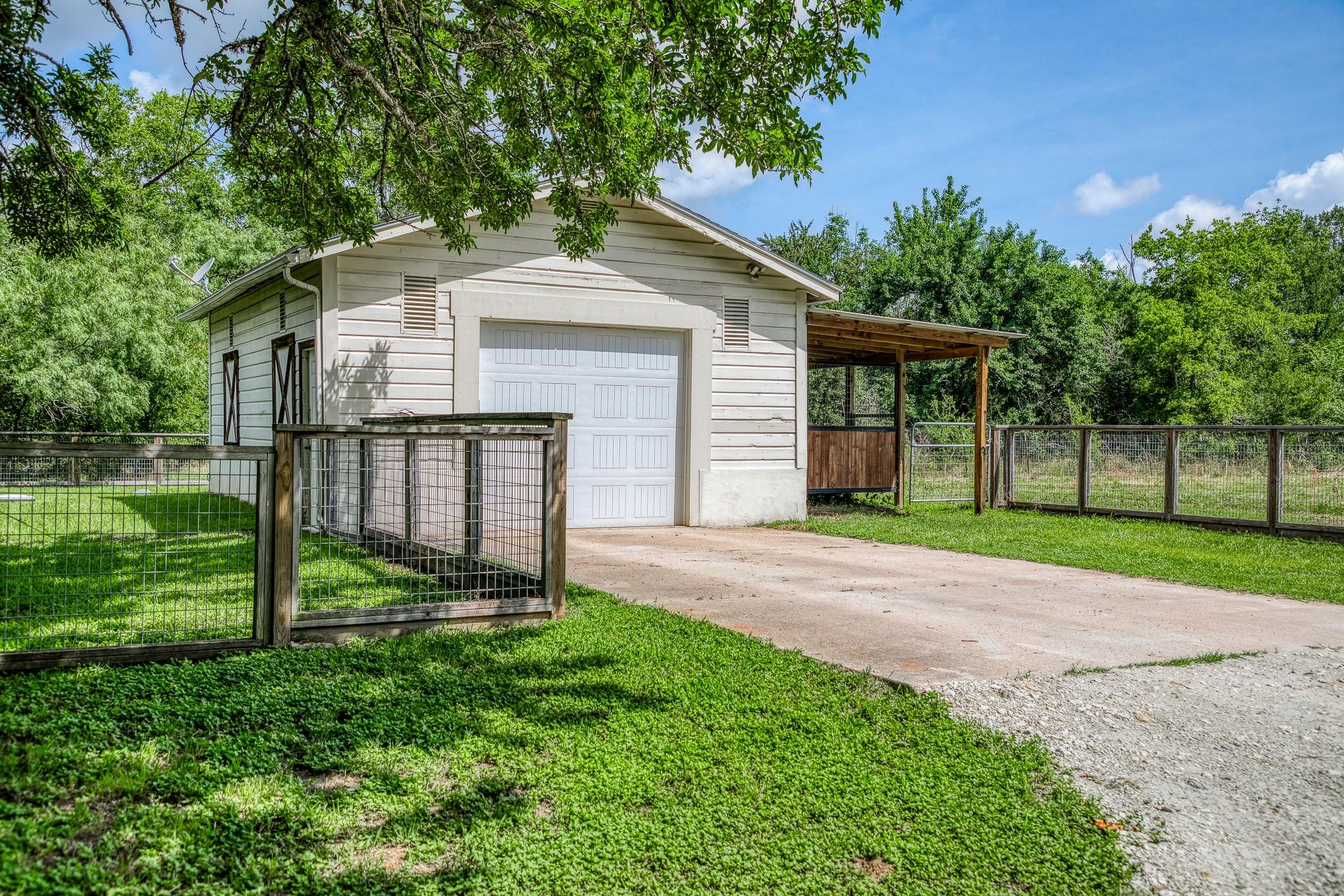 14749 S Dowling Rd, College Station, TX 77845