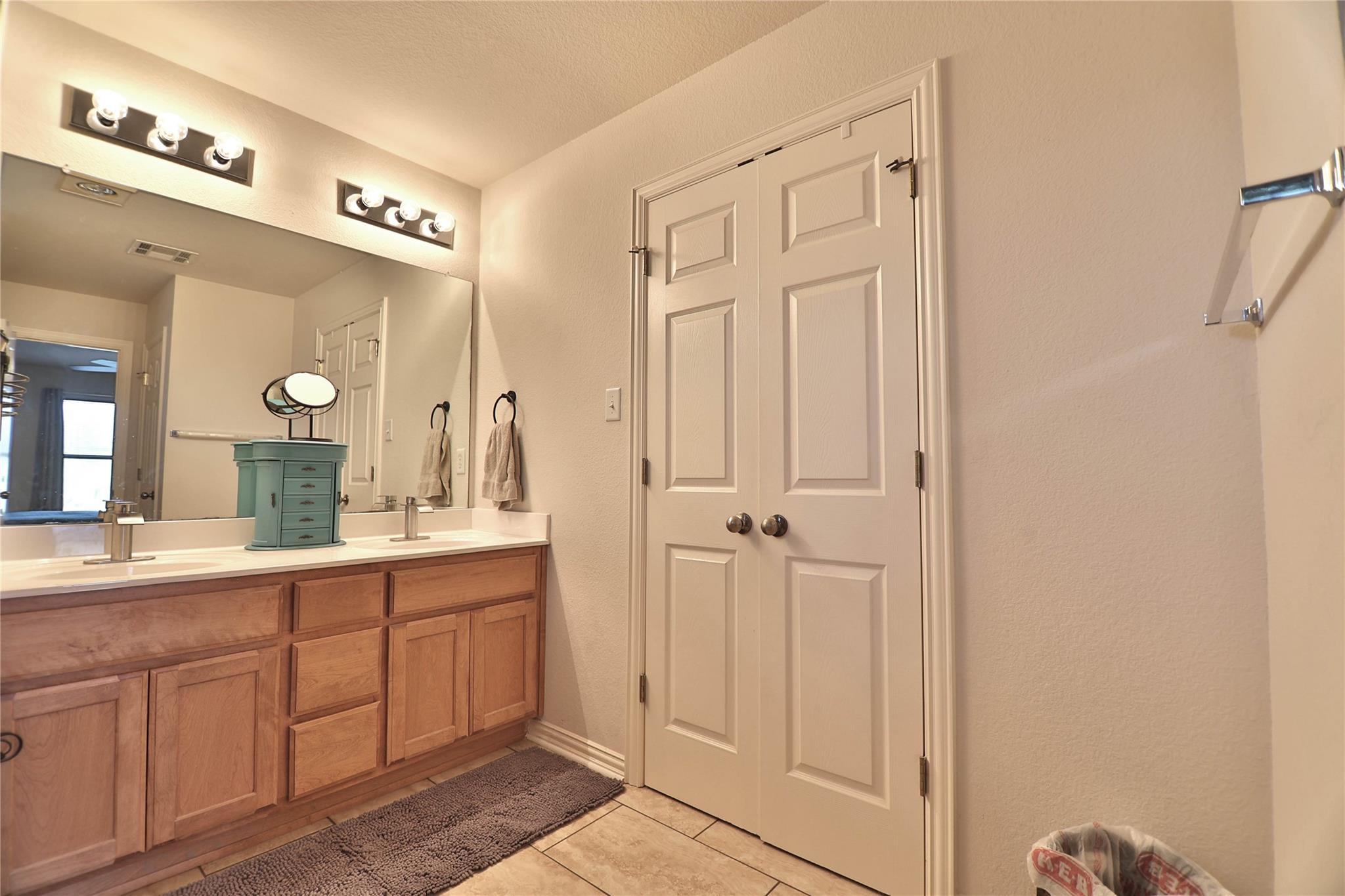 144 Round Up Dr, Liberty Hill, TX 78642