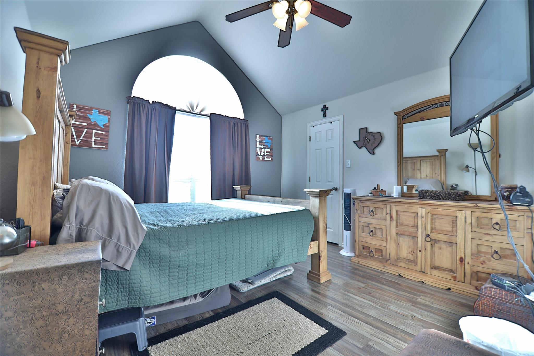 144 Round Up Dr, Liberty Hill, TX 78642