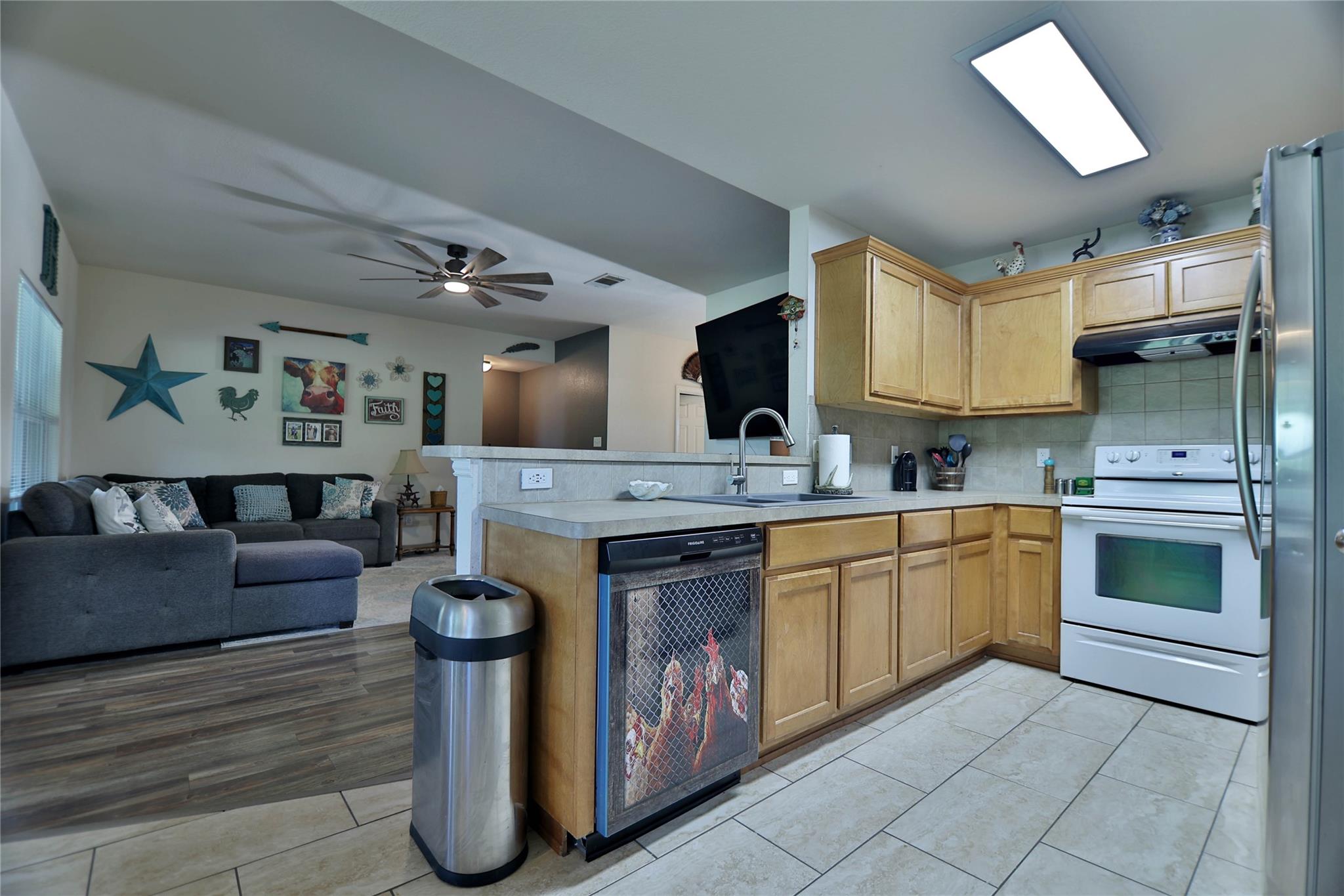 144 Round Up Dr, Liberty Hill, TX 78642