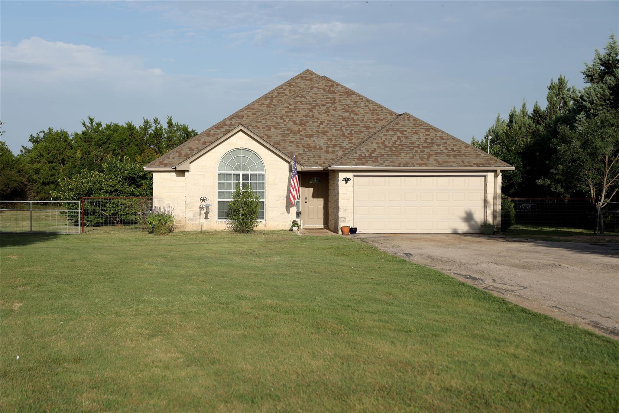 144 Round Up Dr, Liberty Hill, TX 78642