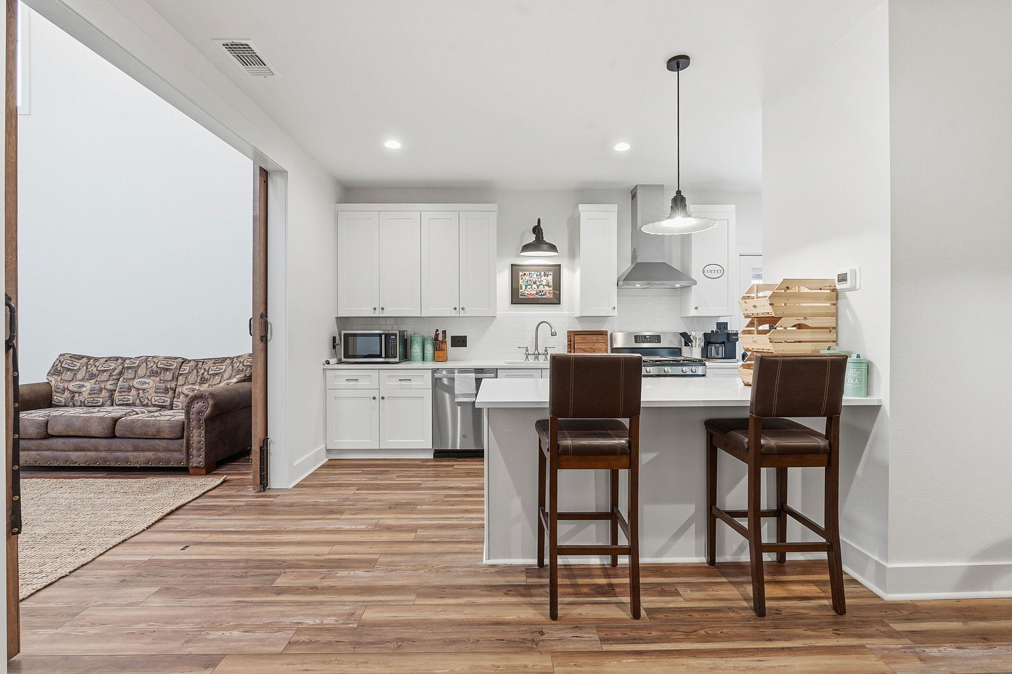 1006 Frost Ave, Driftwood, TX 78619