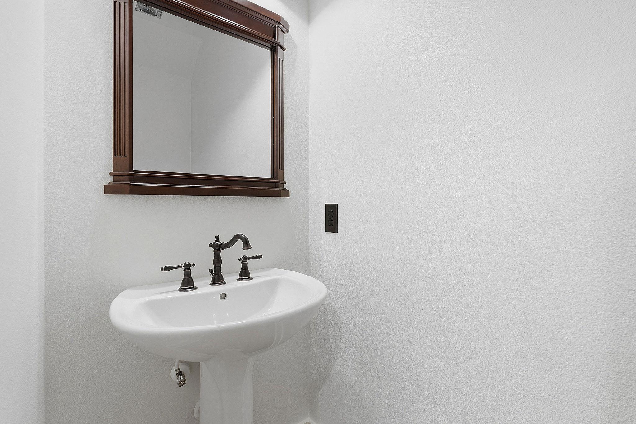 1006 Frost Ave, Driftwood, TX 78619