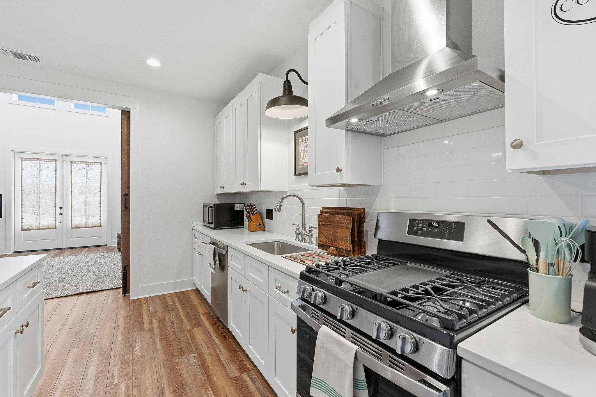 1006 Frost Ave, Driftwood, TX 78619