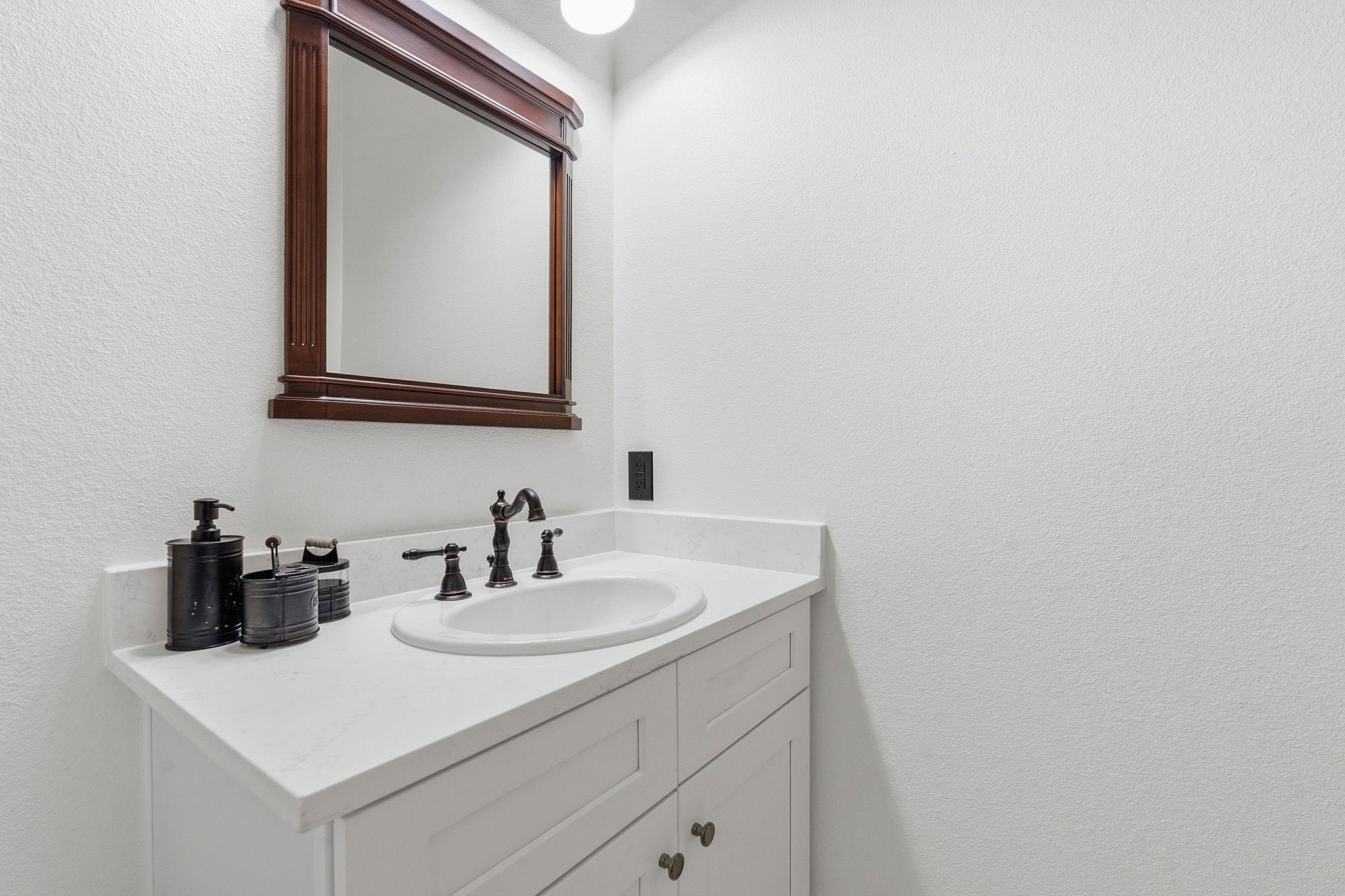 1006 Frost Ave, Driftwood, TX 78619