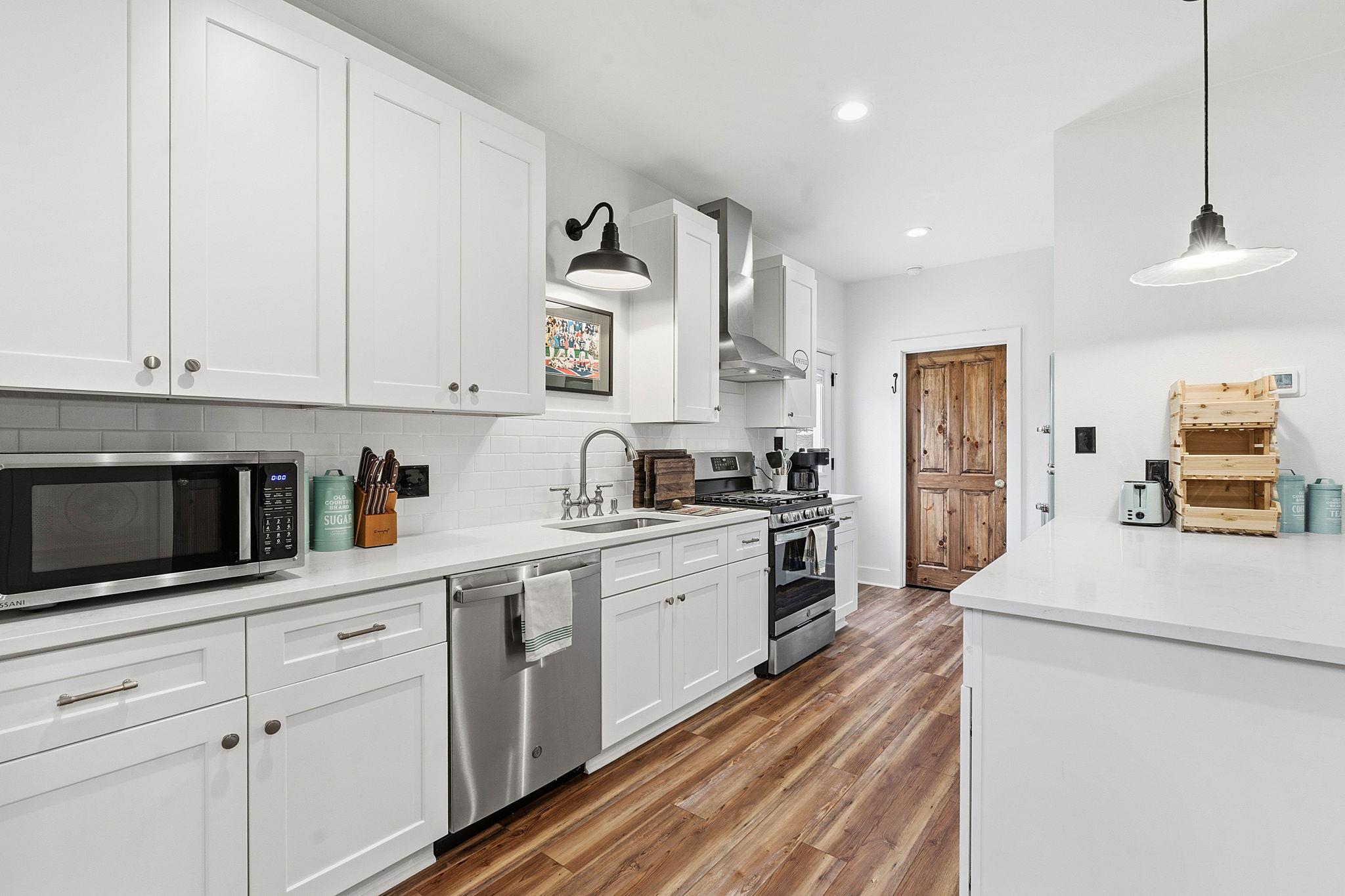 1006 Frost Ave, Driftwood, TX 78619