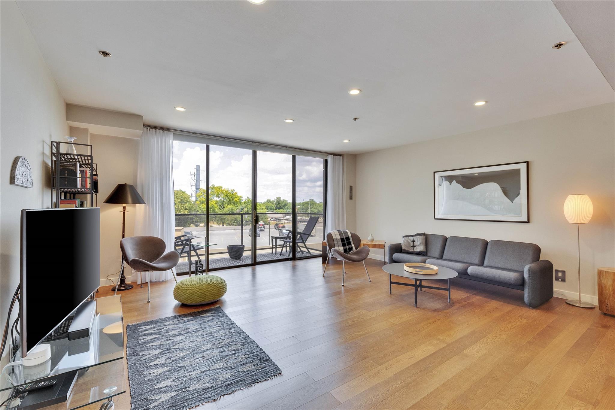 40 N Interstate 35 Highway # 5B2, Austin, TX 78701