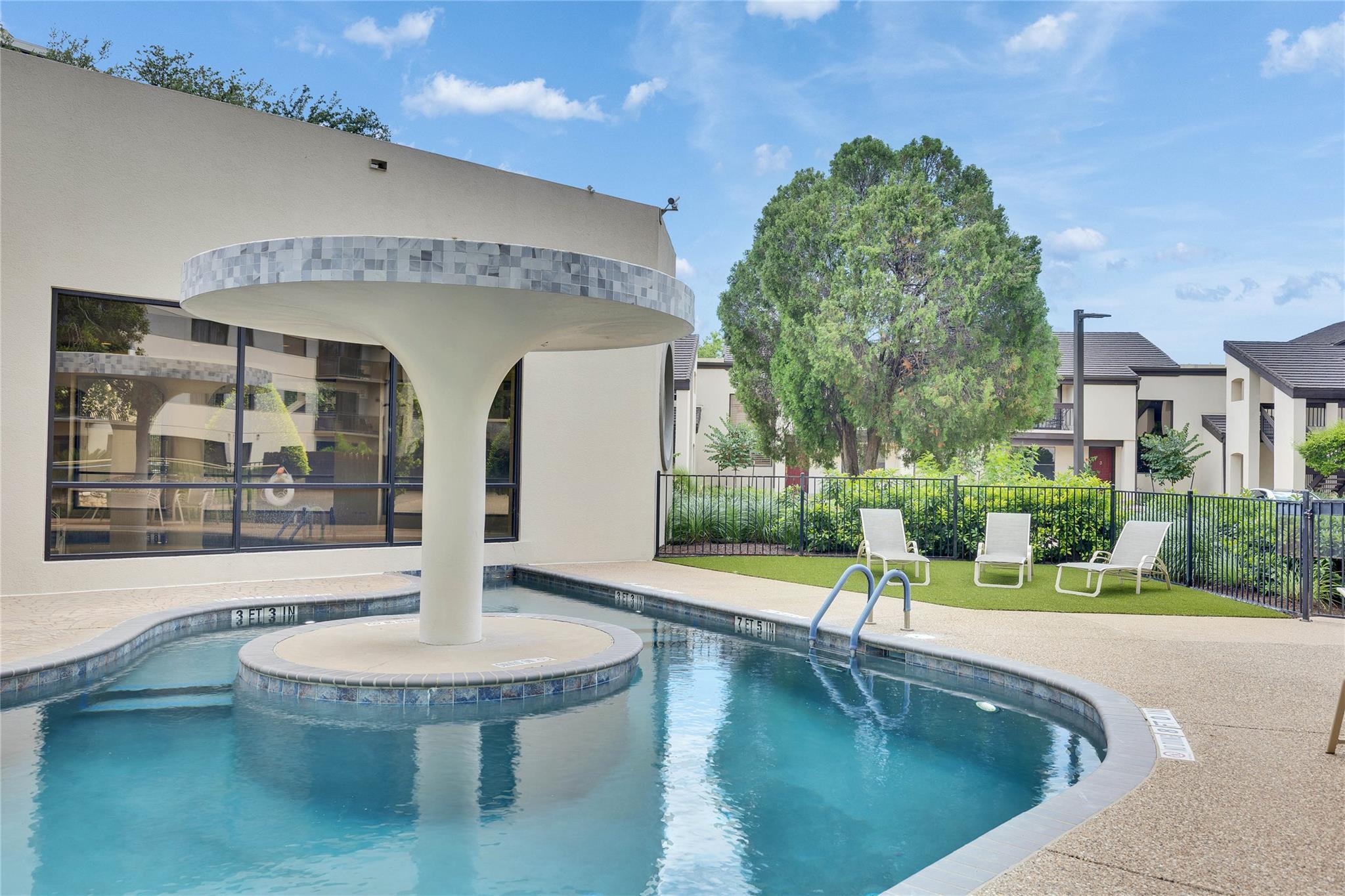 40 N Interstate 35 Highway # 5B2, Austin, TX 78701