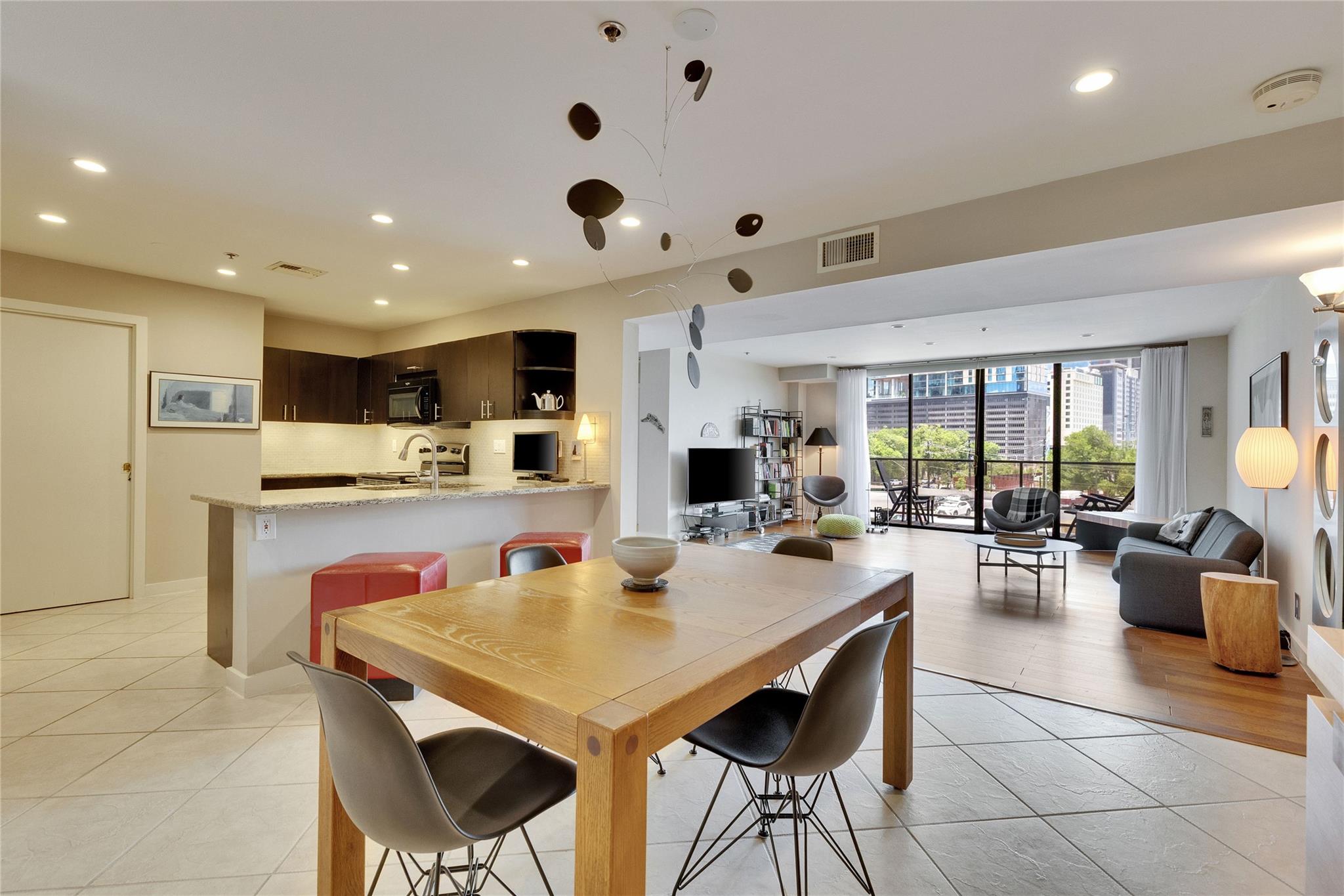 40 N Interstate 35 Highway # 5B2, Austin, TX 78701