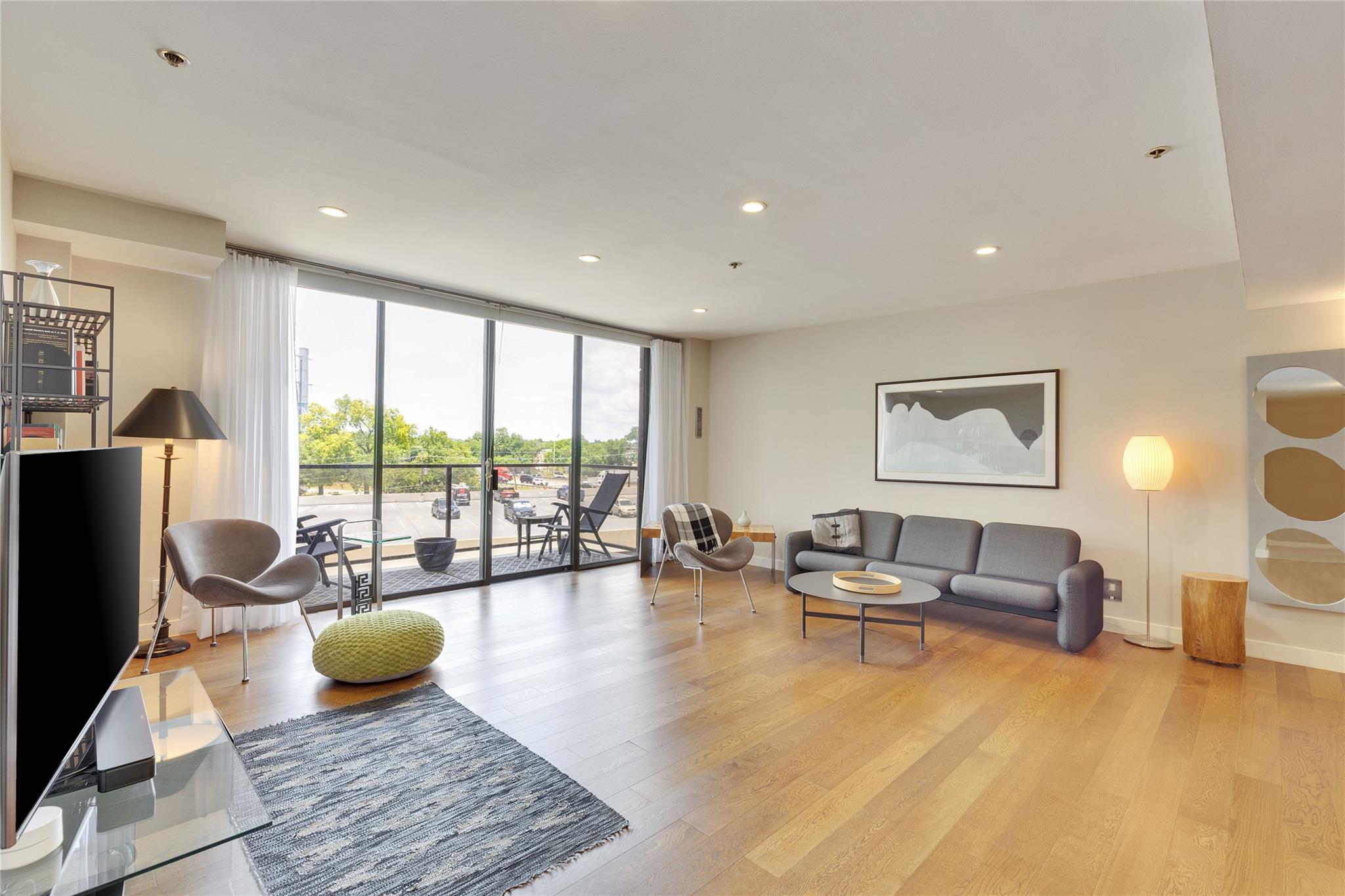 40 N Interstate 35 Highway # 5B2, Austin, TX 78701