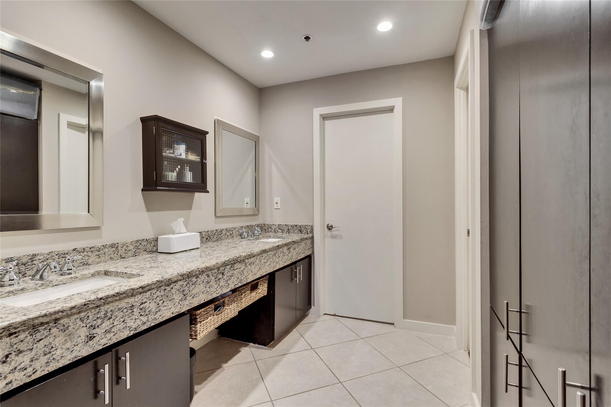 40 N Interstate 35 Highway # 5B2, Austin, TX 78701