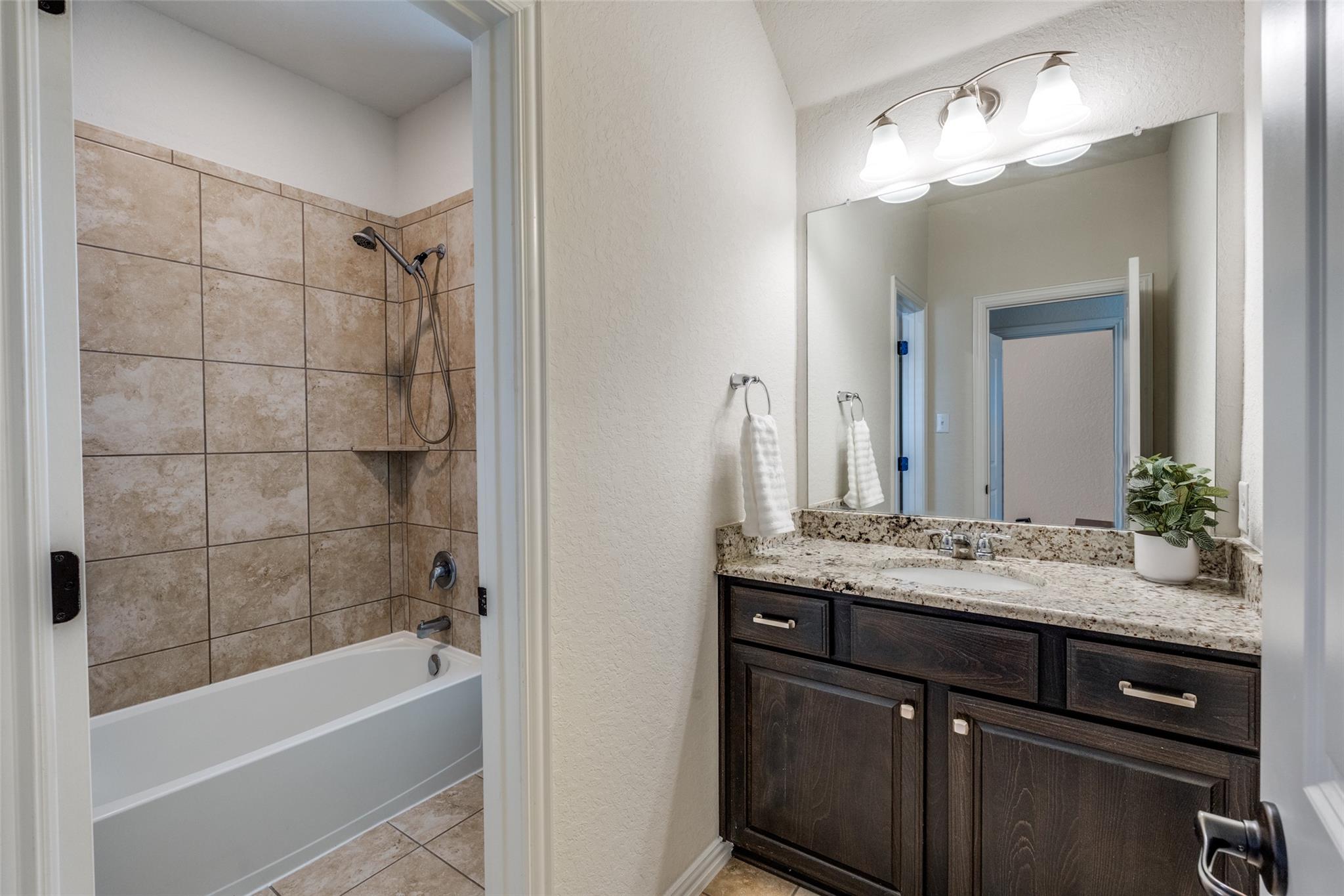 1624 Stone House Dr, New Braunfels, TX 78132