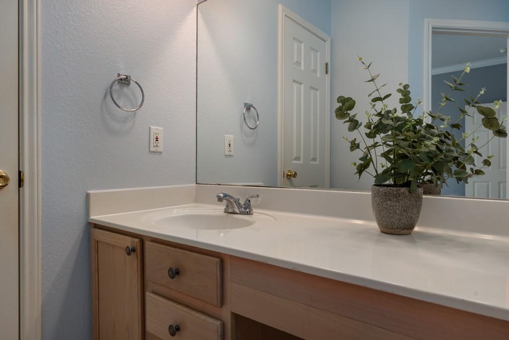 220 Masonwood Dr, Kyle, TX 78640