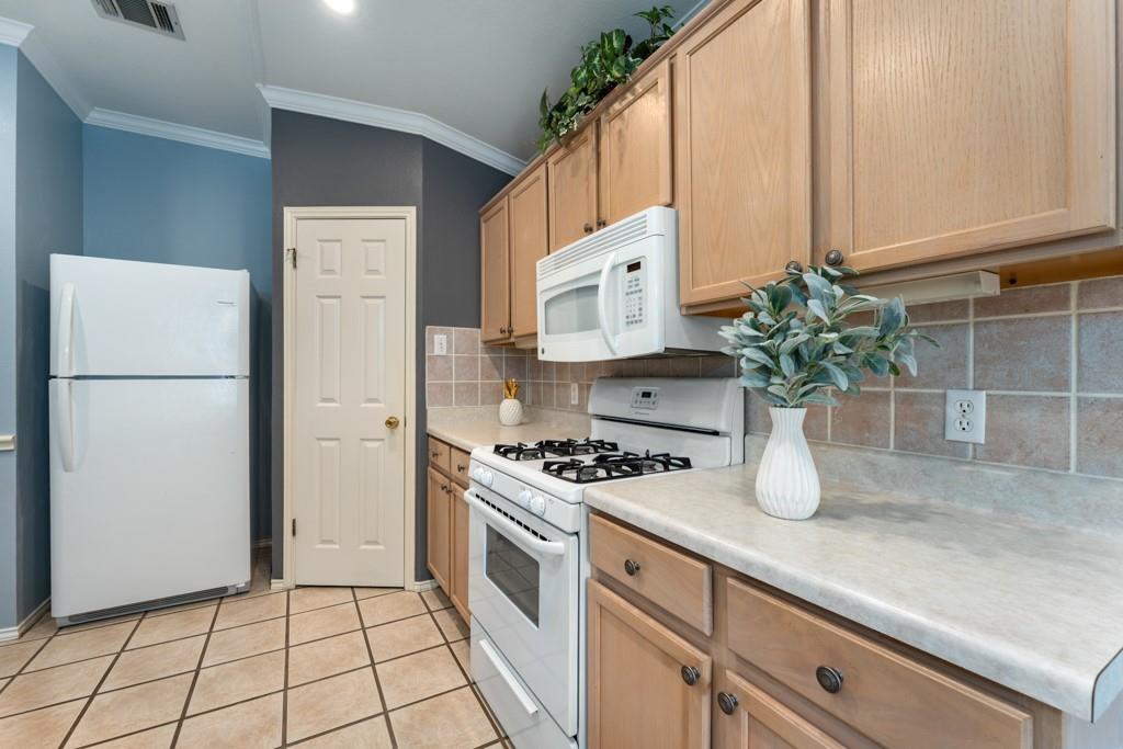 220 Masonwood Dr, Kyle, TX 78640