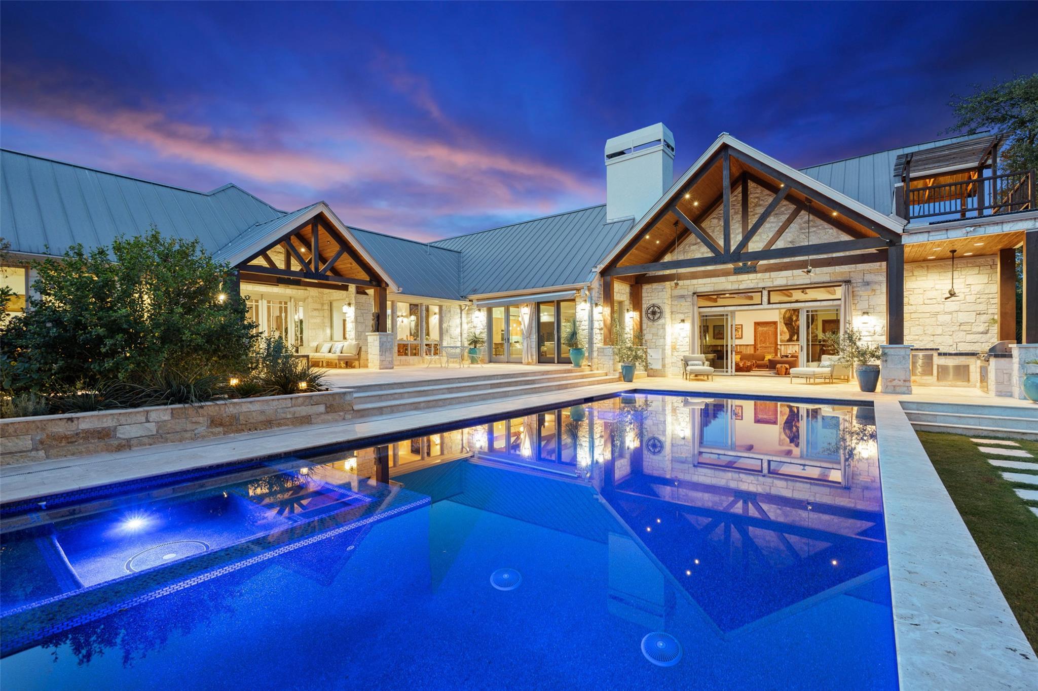 601 Crystal Creek Dr, Austin, TX 78746