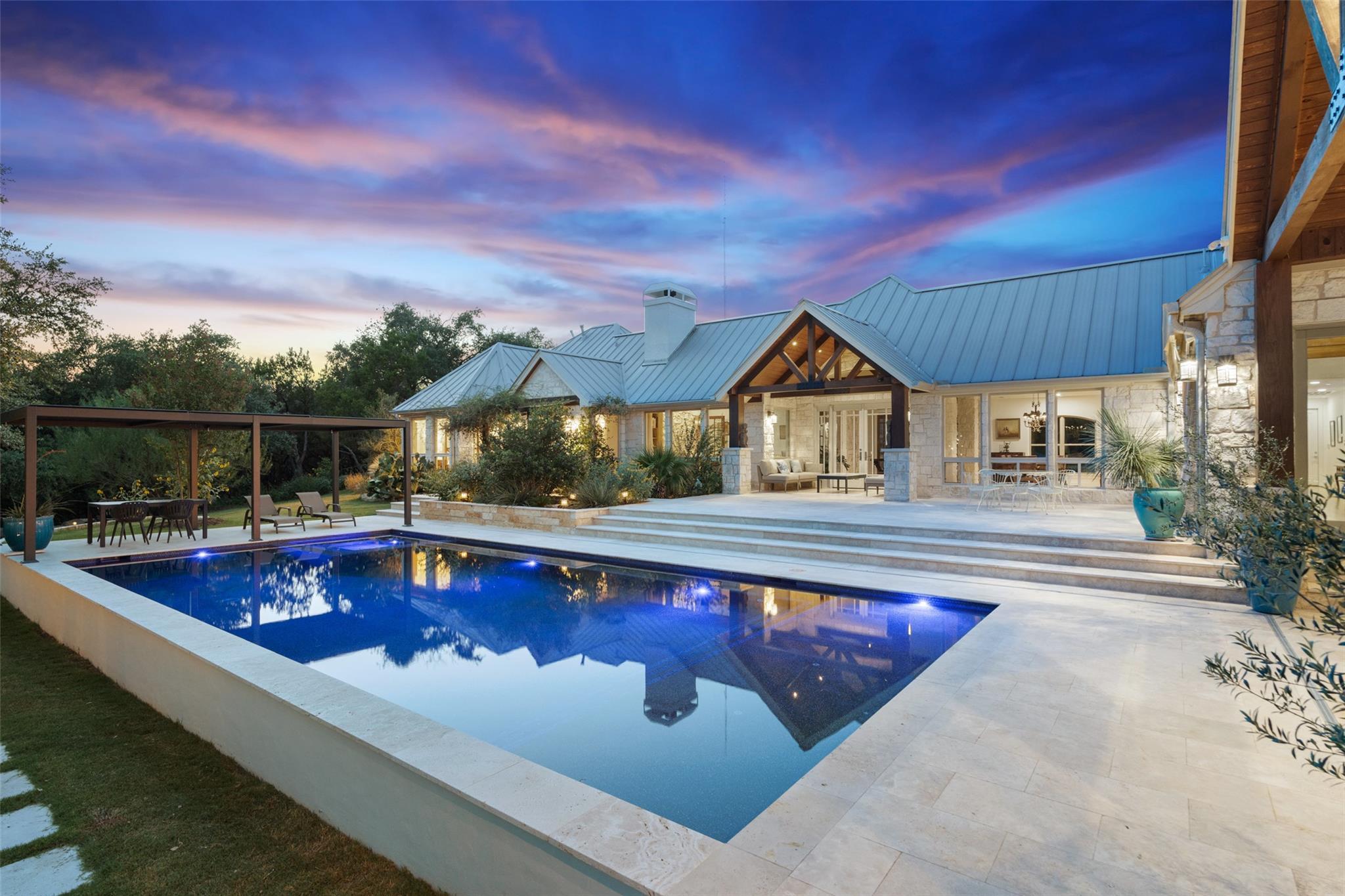 601 Crystal Creek Dr, Austin, TX 78746
