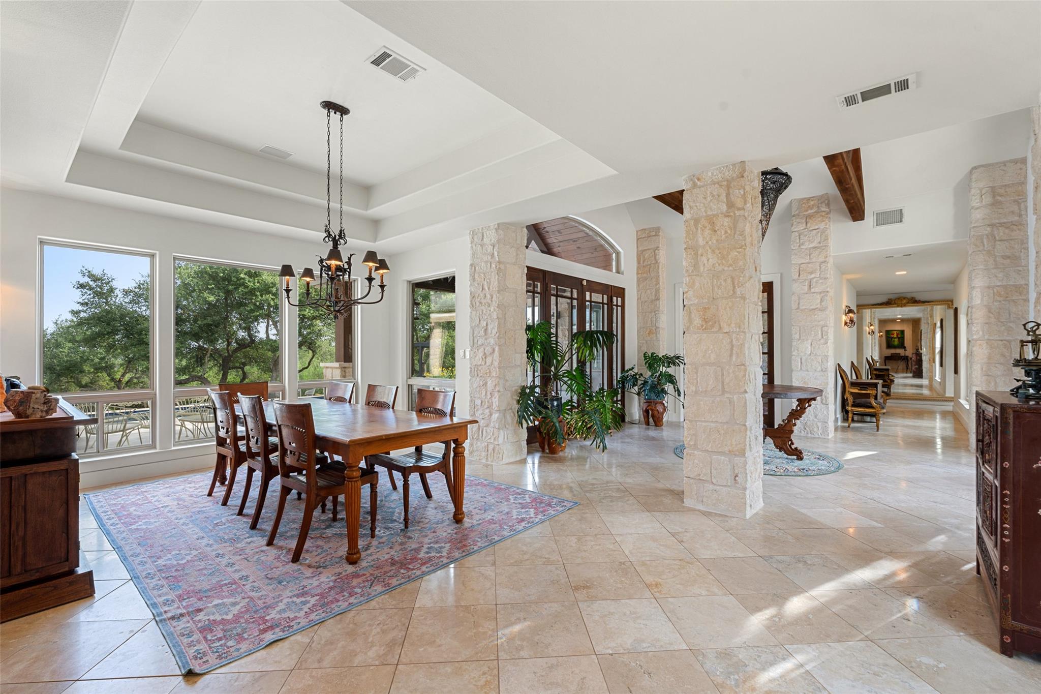 601 Crystal Creek Dr, Austin, TX 78746