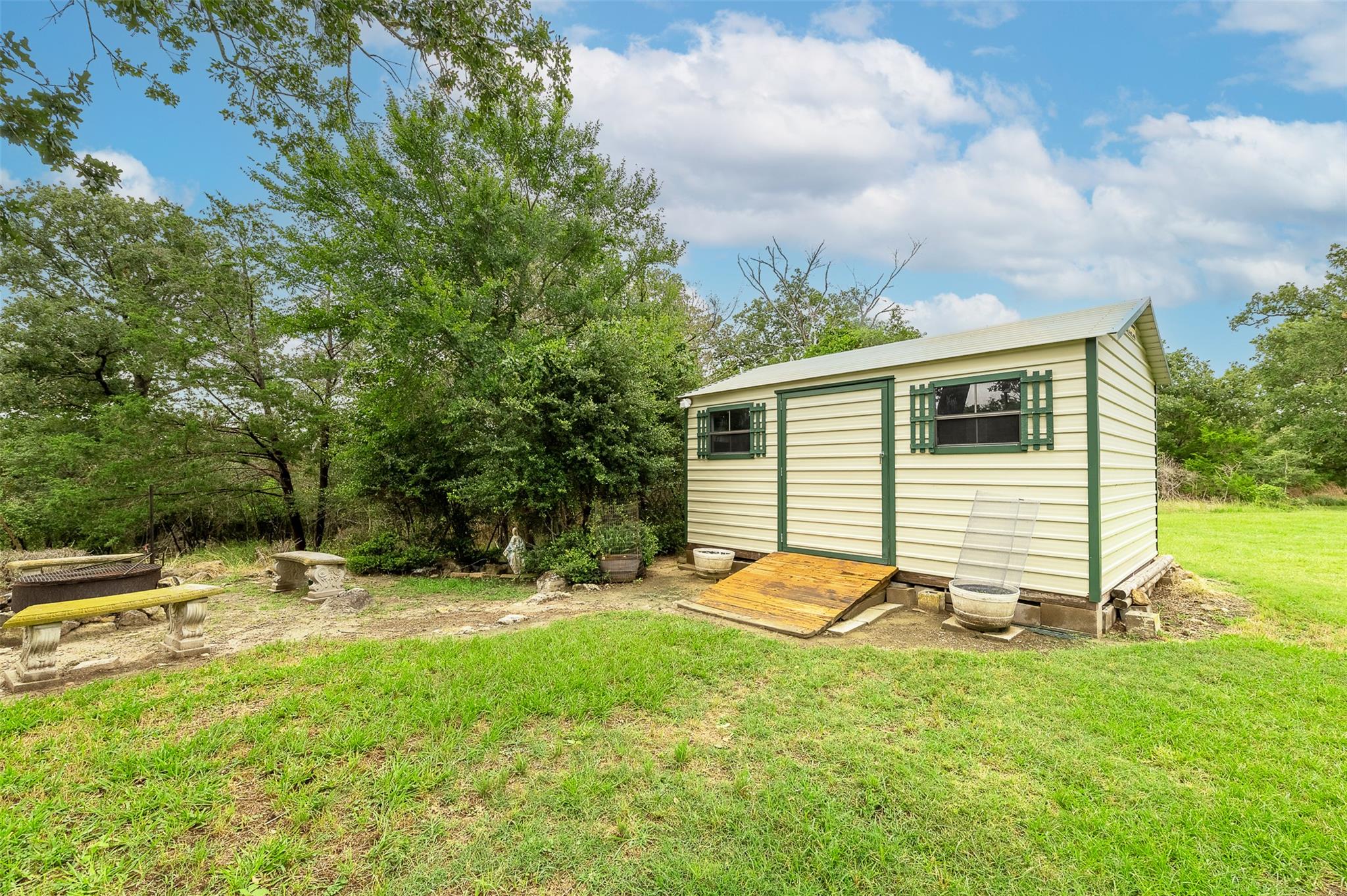 505 Sage Brush Dr, Somerville, TX 77879