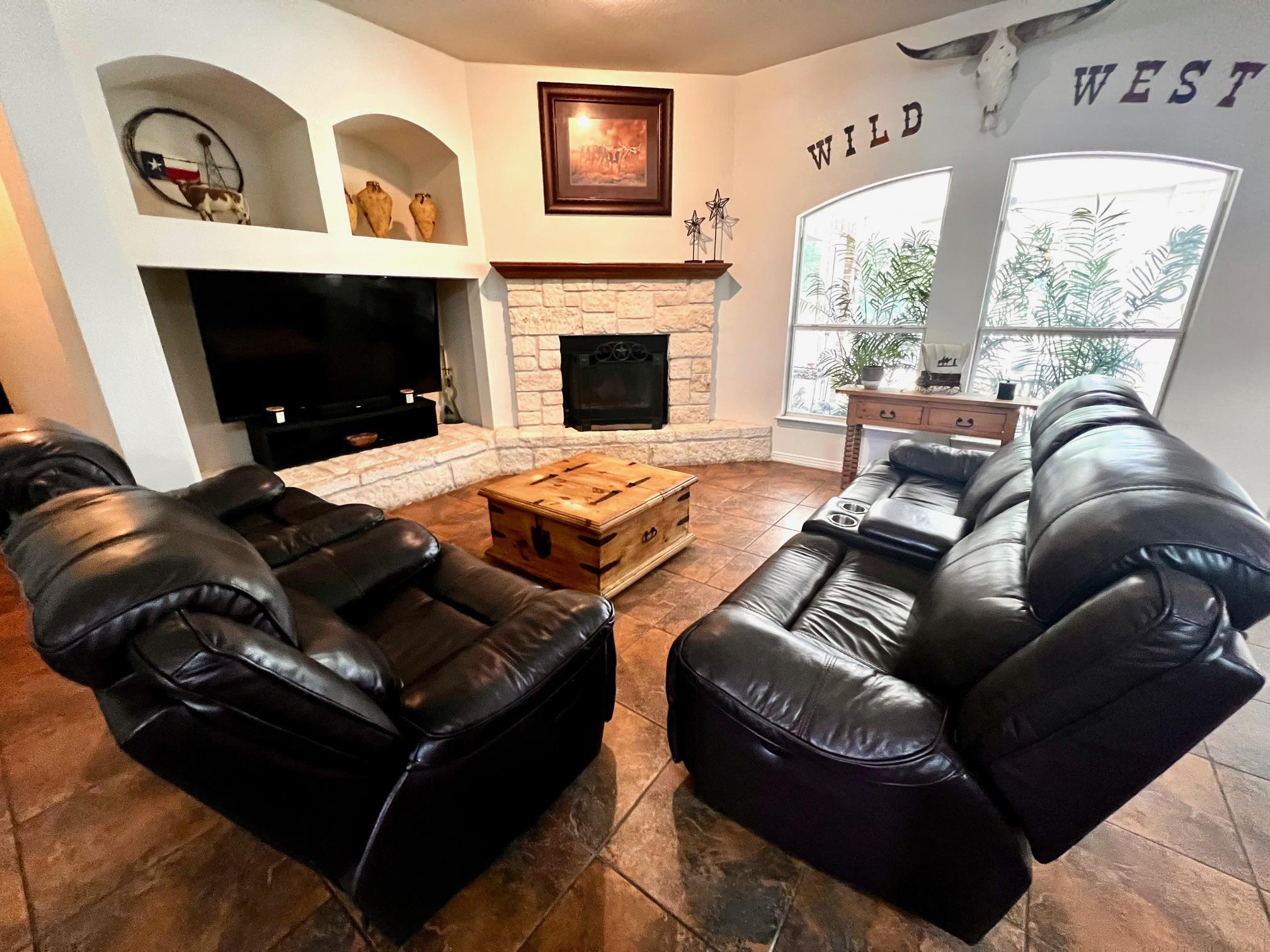 106 Hobbs Creek Cv, Cedar Creek, TX 78612