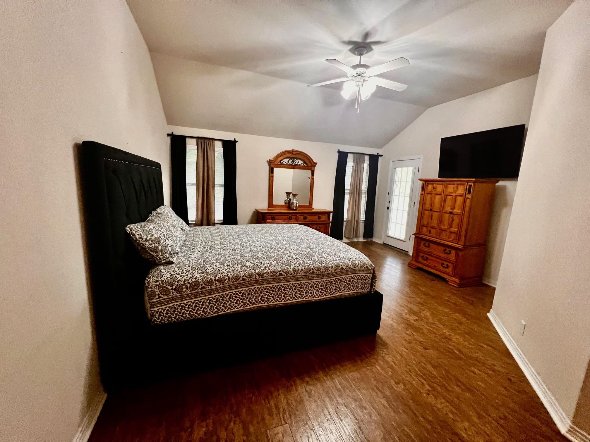 106 Hobbs Creek Cv, Cedar Creek, TX 78612