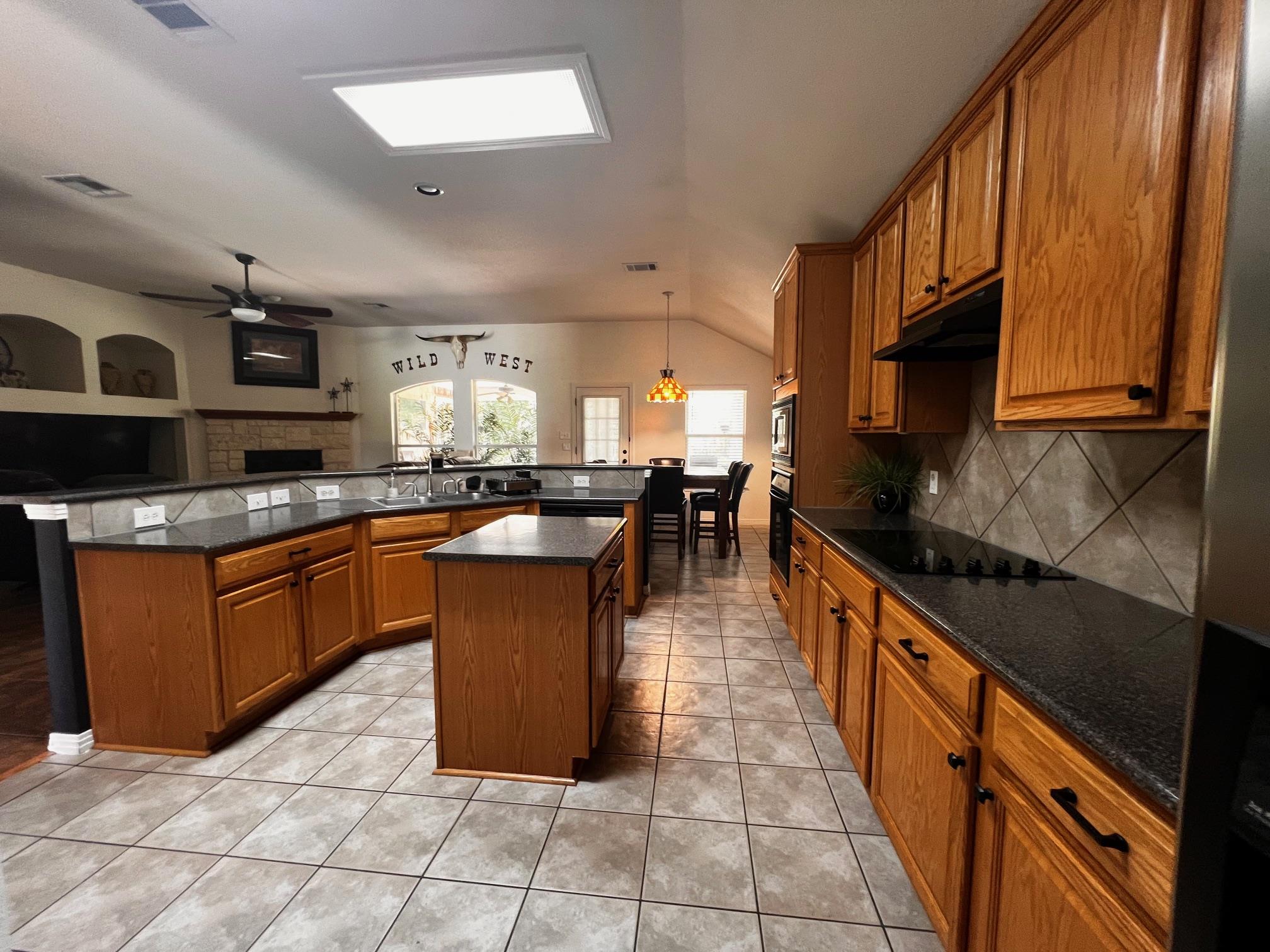 106 Hobbs Creek Cv, Cedar Creek, TX 78612