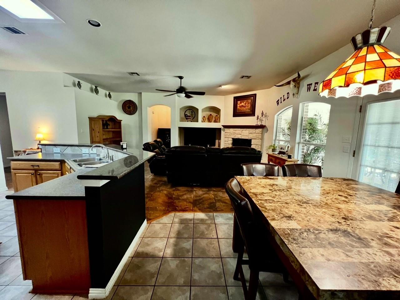 106 Hobbs Creek Cv, Cedar Creek, TX 78612