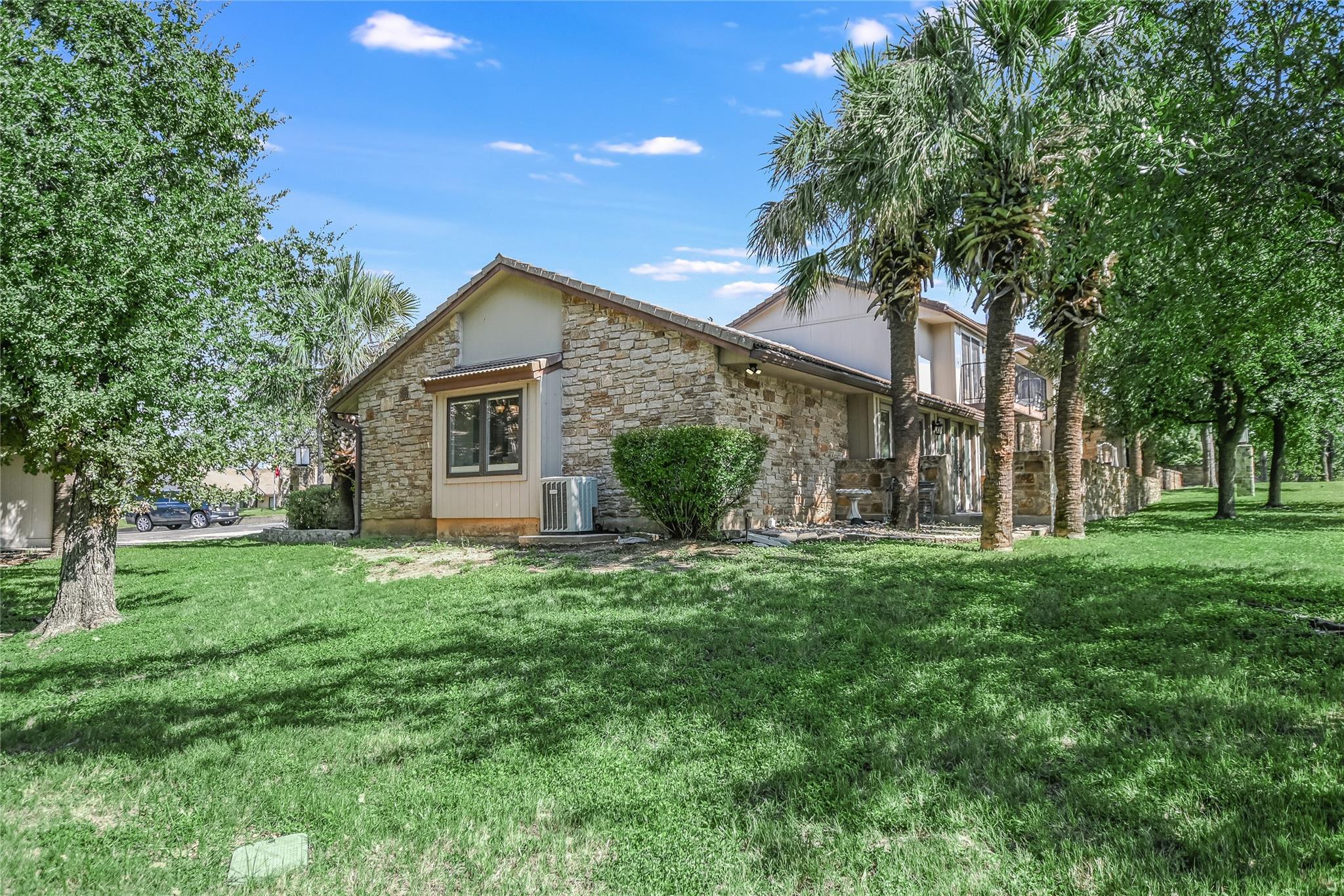 100 Bay Point Dr # 13, Horseshoe Bay, TX 78657