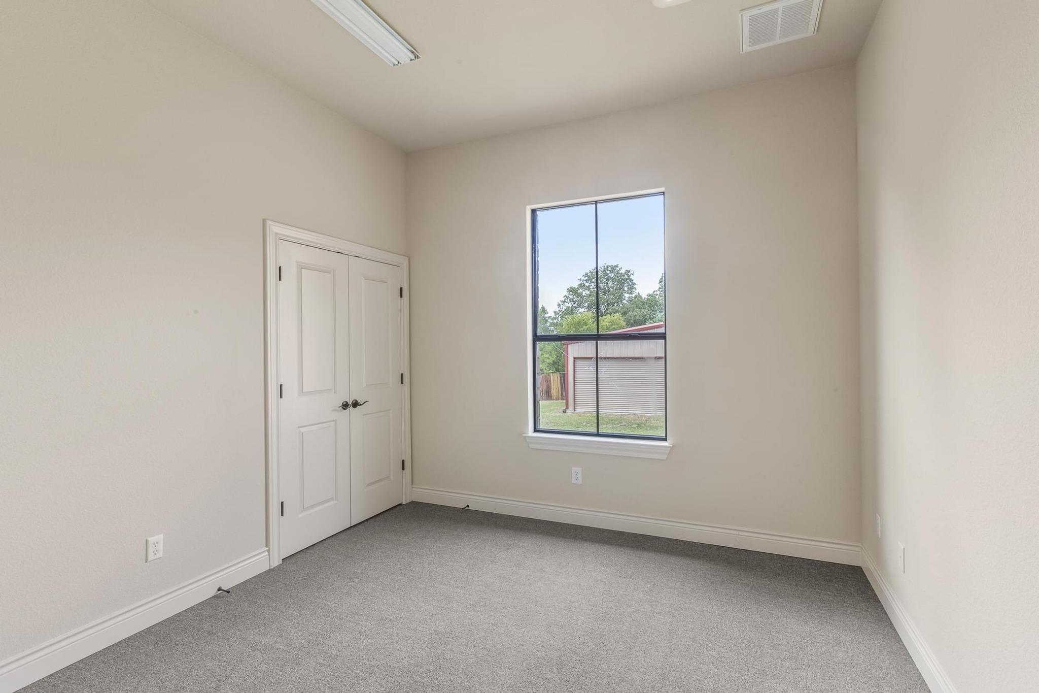 105 Applewood Dr, Cedar Creek, TX 78612