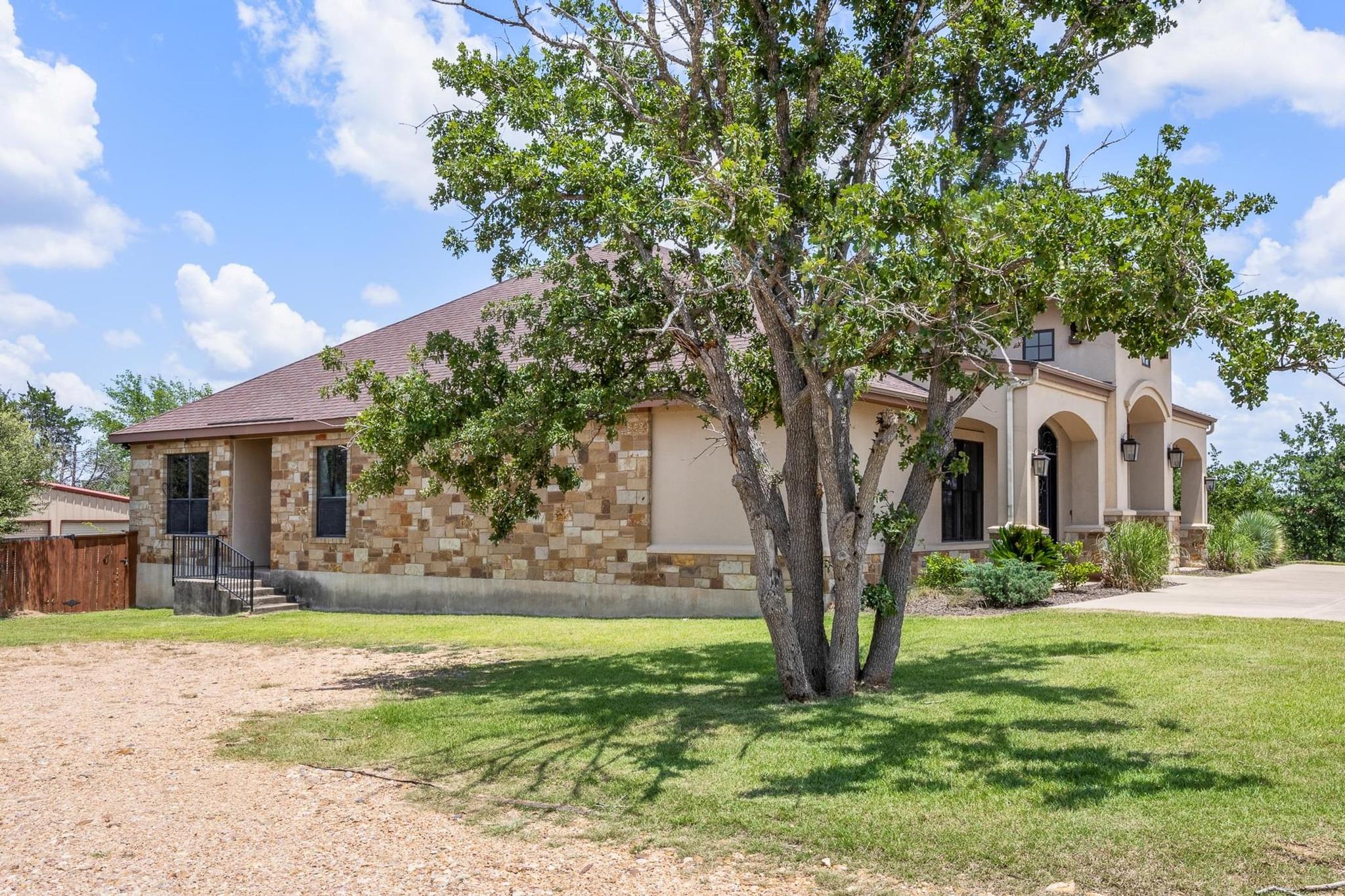 105 Applewood Dr, Cedar Creek, TX 78612