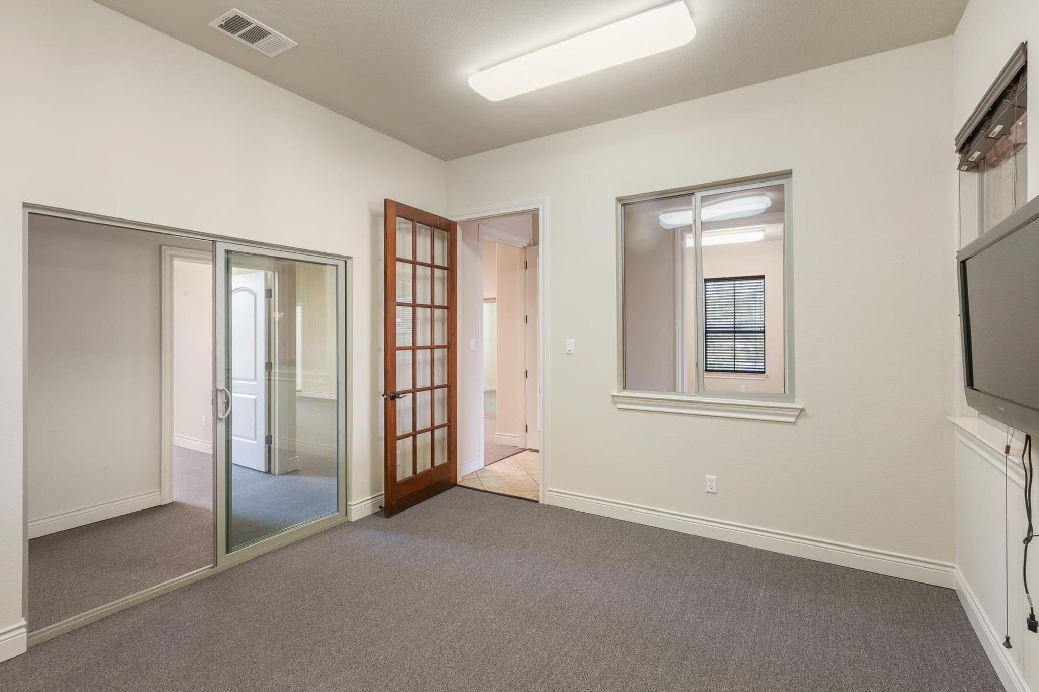 105 Applewood Dr, Cedar Creek, TX 78612