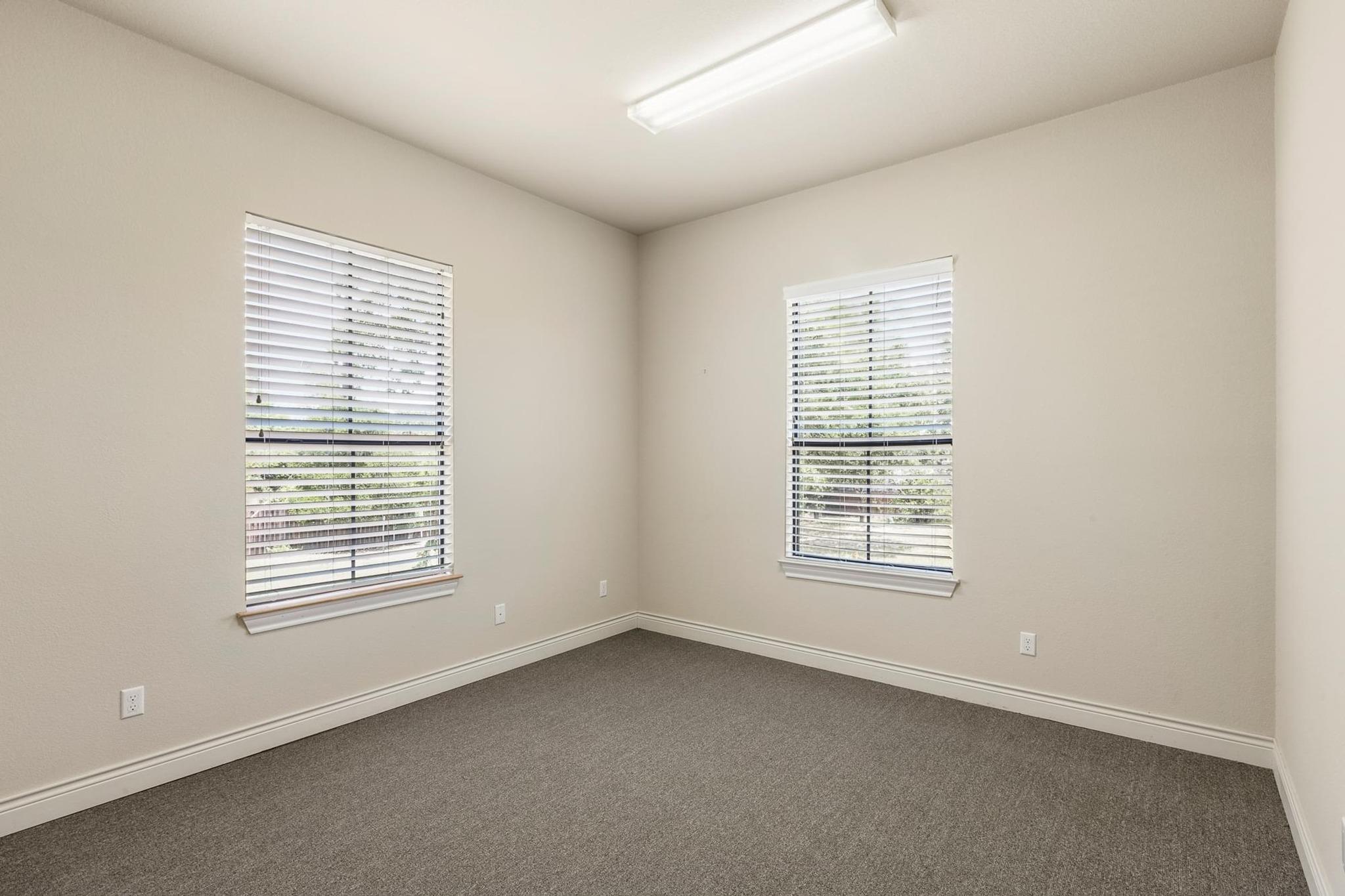 105 Applewood Dr, Cedar Creek, TX 78612