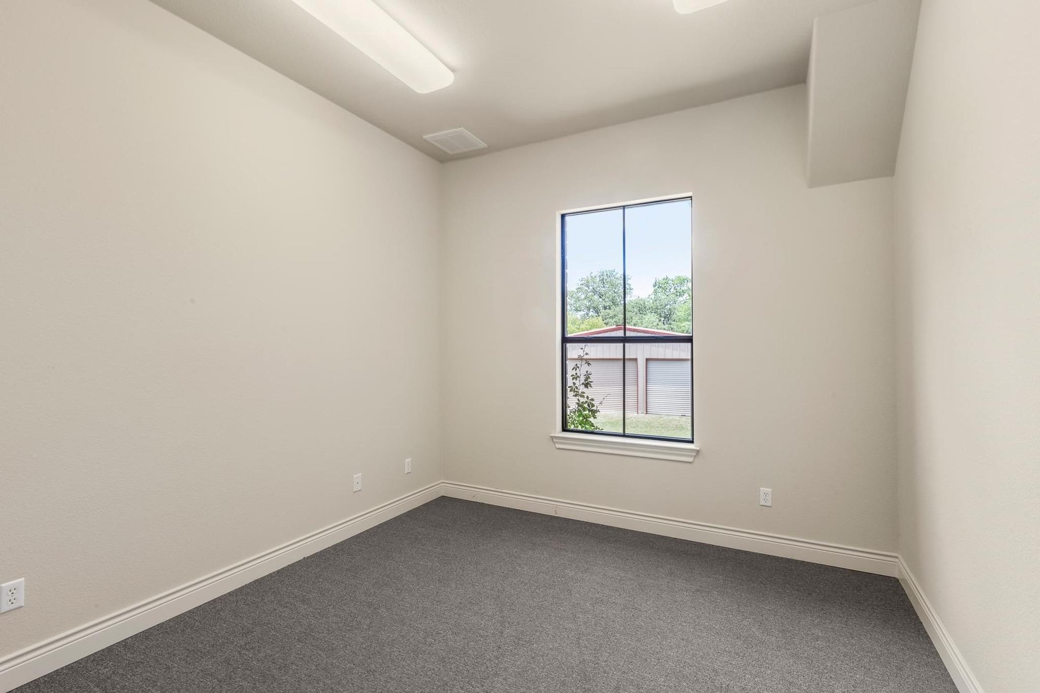 105 Applewood Dr, Cedar Creek, TX 78612