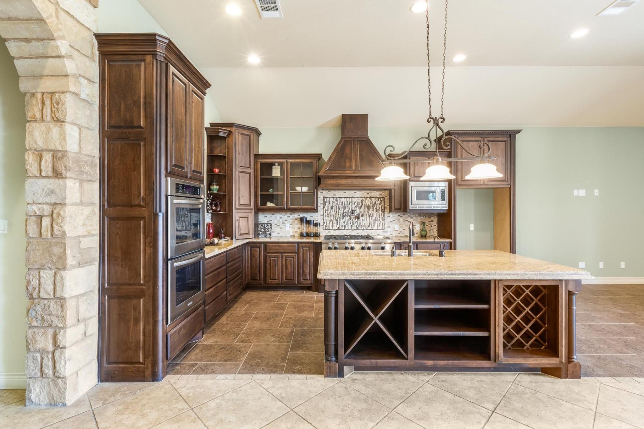 105 Applewood Dr, Cedar Creek, TX 78612