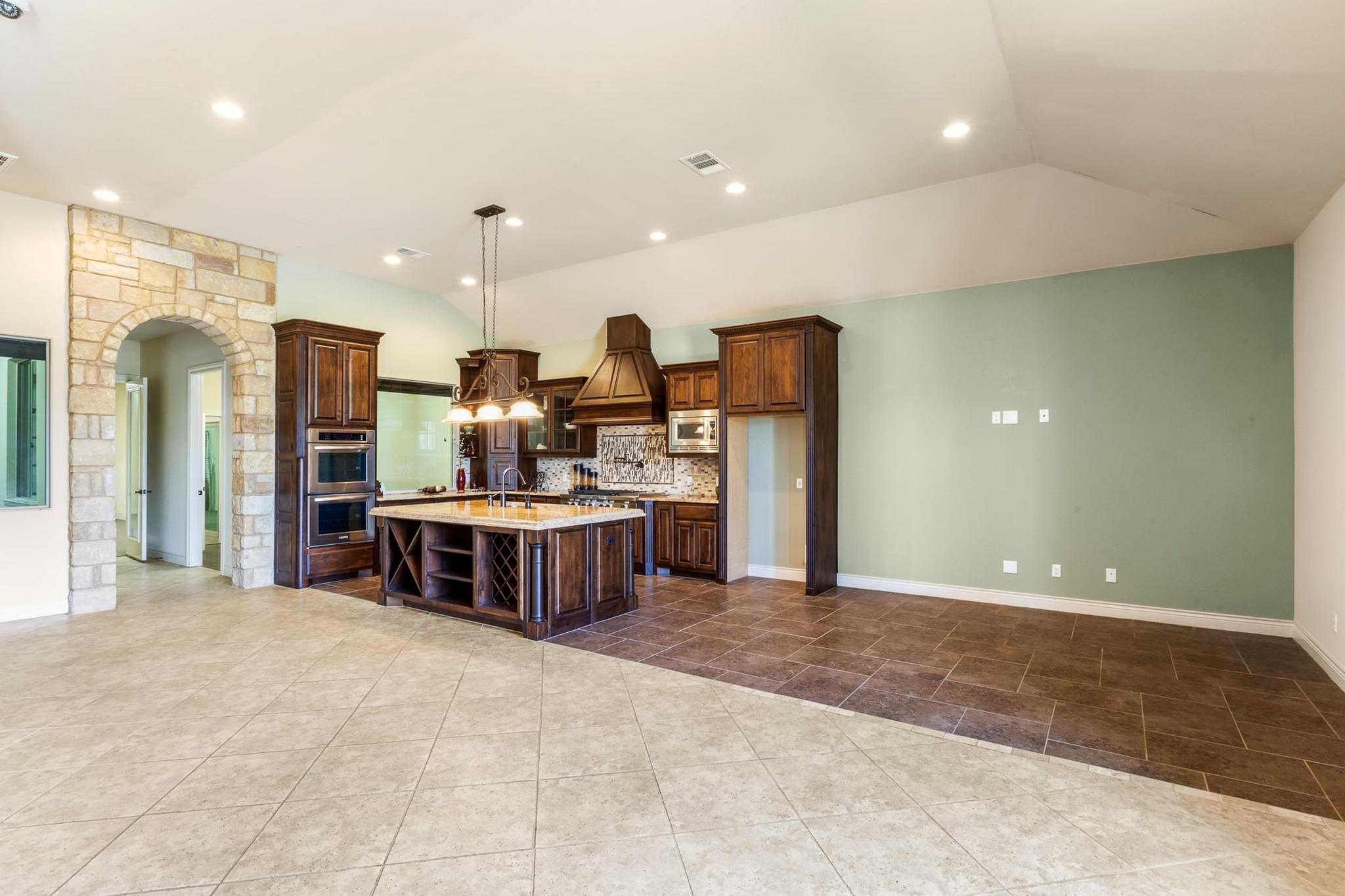 105 Applewood Dr, Cedar Creek, TX 78612