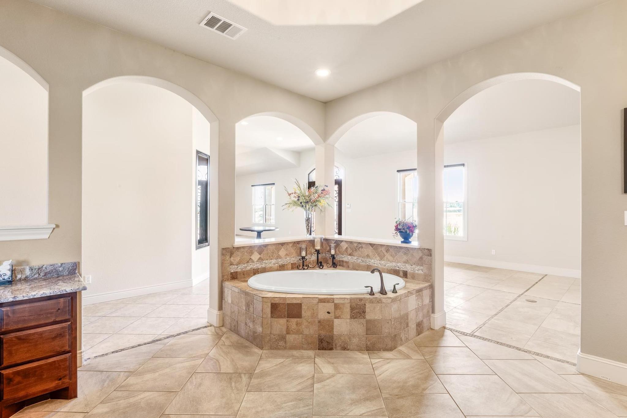105 Applewood Dr, Cedar Creek, TX 78612