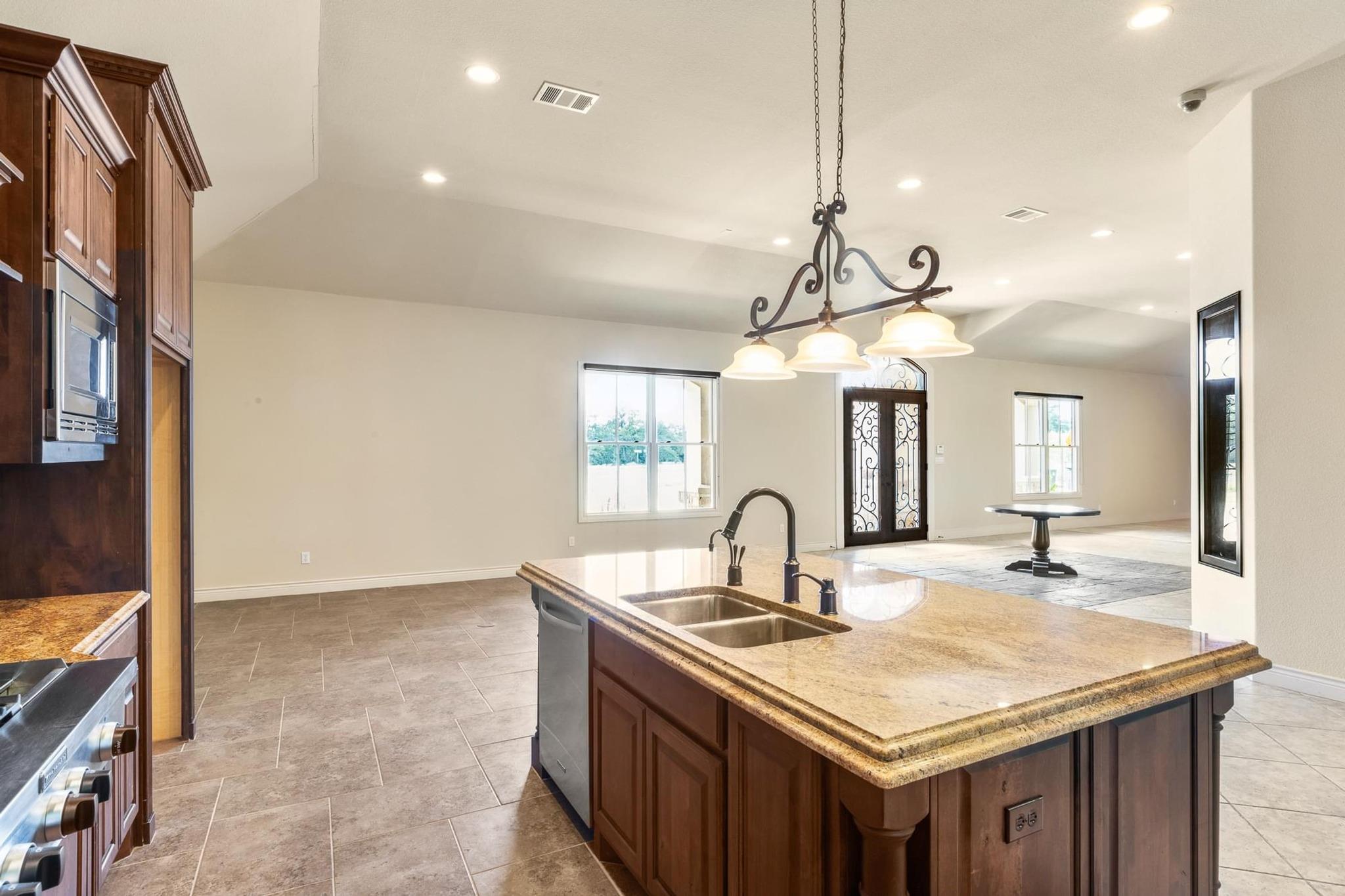 105 Applewood Dr, Cedar Creek, TX 78612