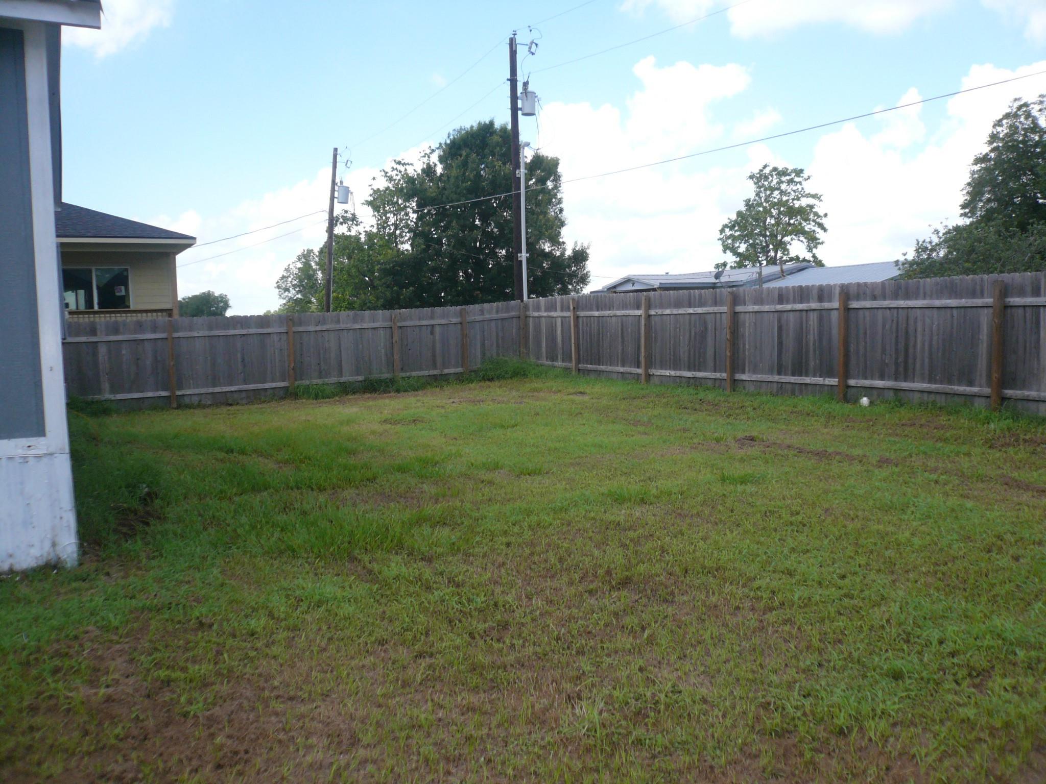 502 Ross St, Smithville, TX 78957