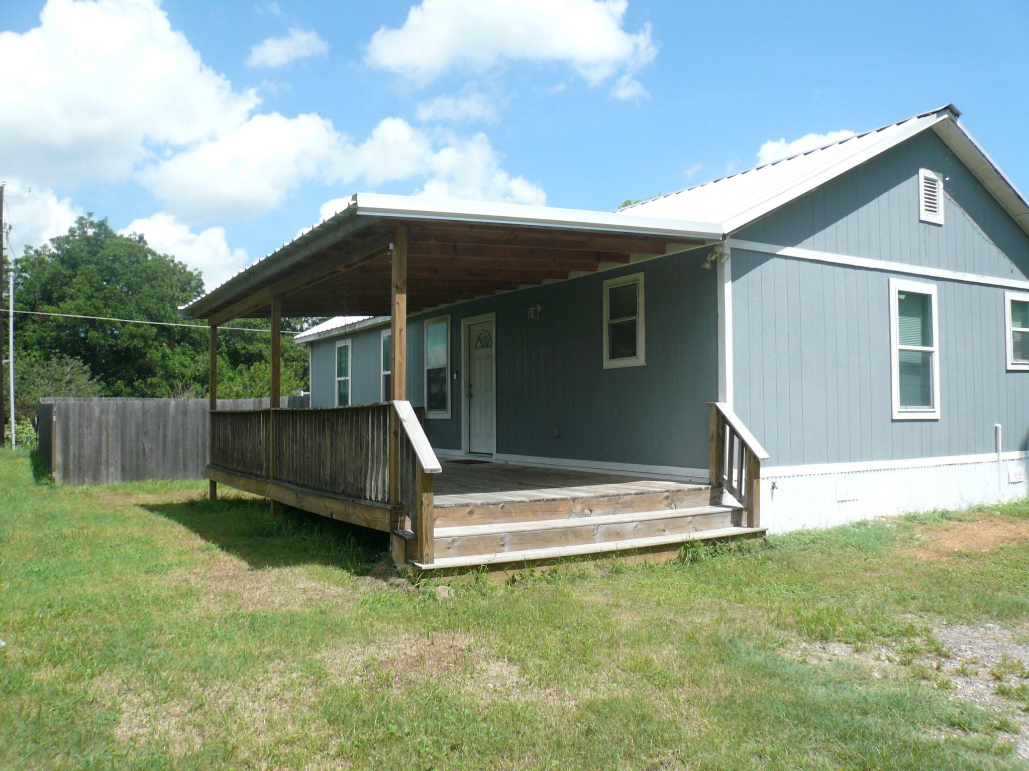 502 Ross St, Smithville, TX 78957