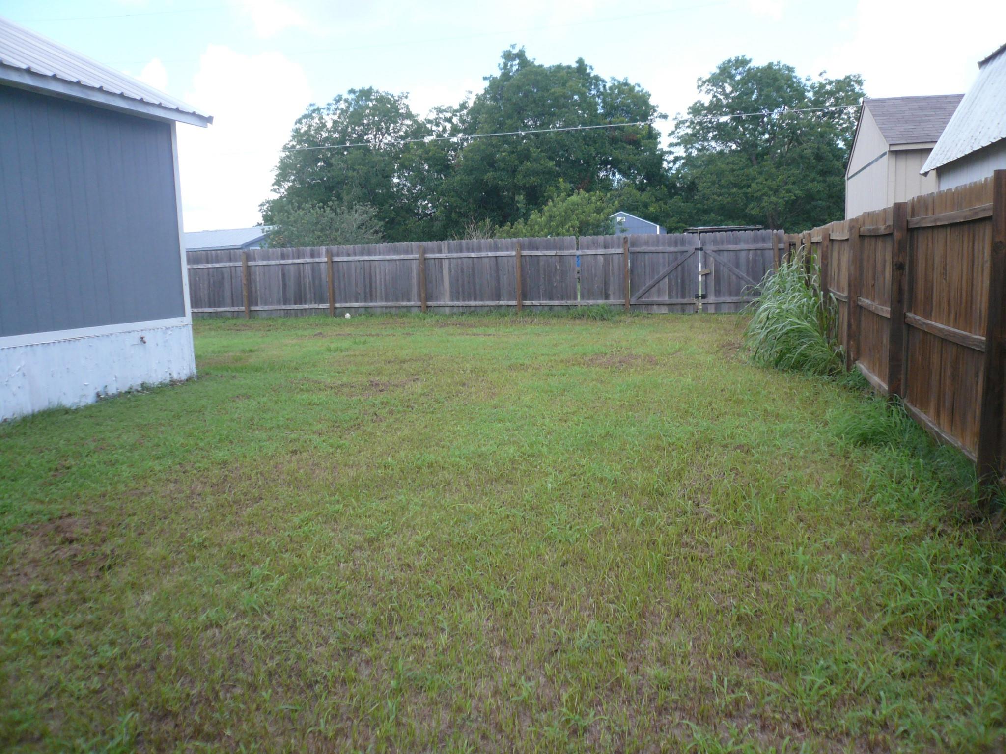 502 Ross St, Smithville, TX 78957