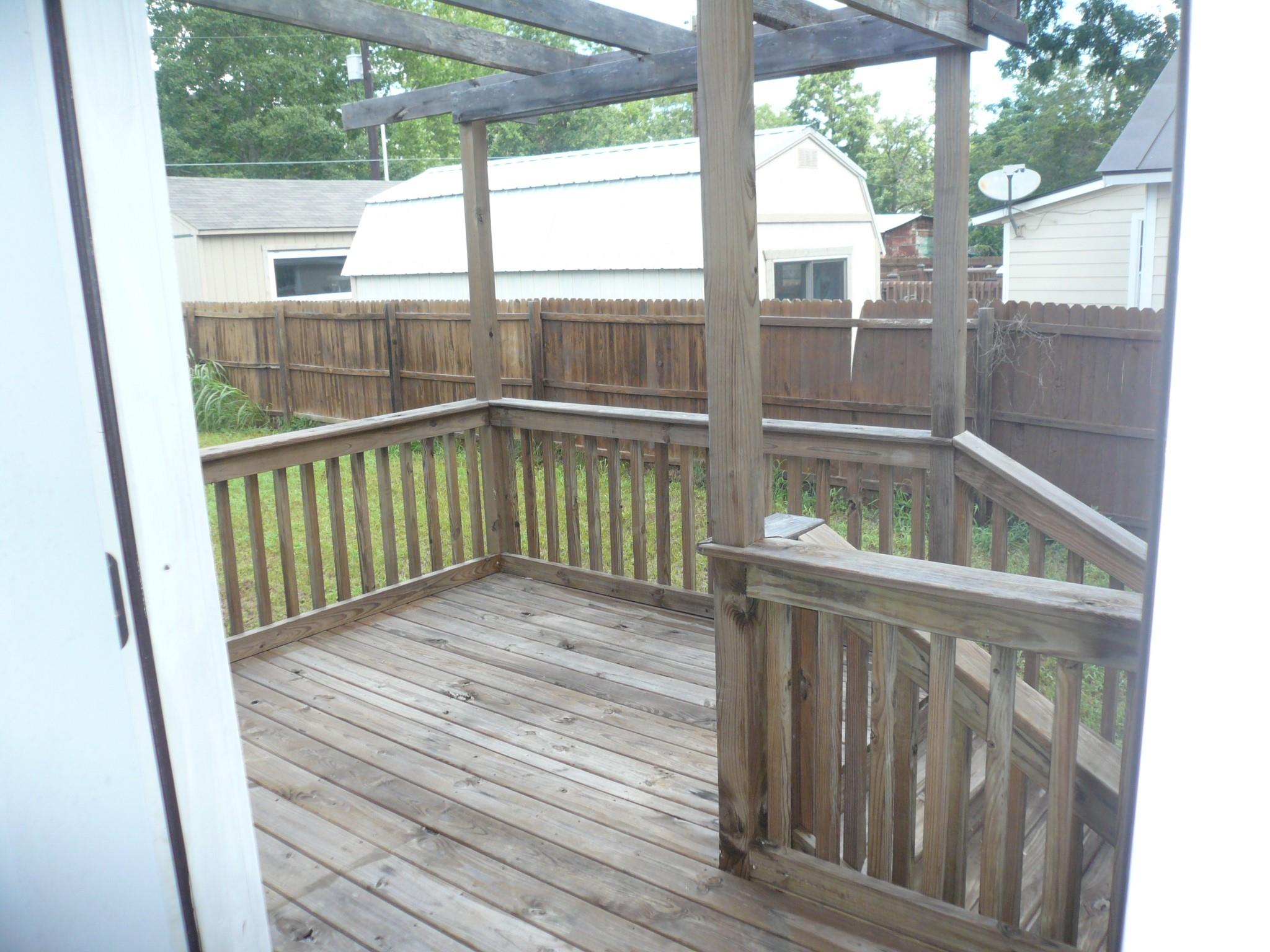 502 Ross St, Smithville, TX 78957