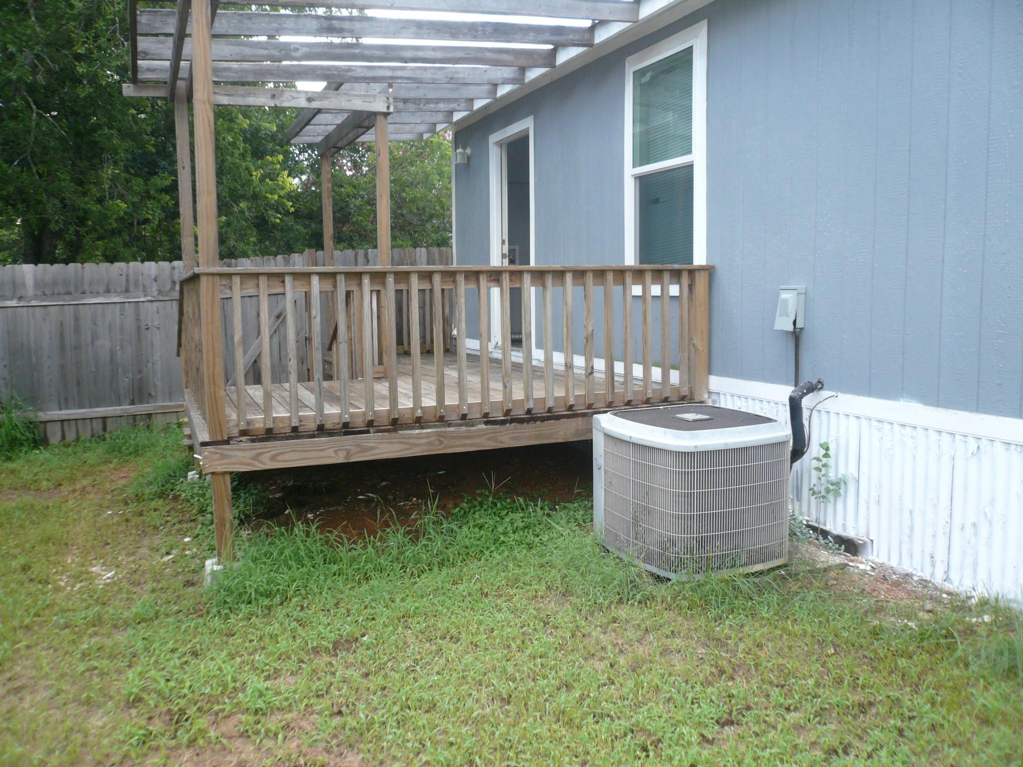 502 Ross St, Smithville, TX 78957
