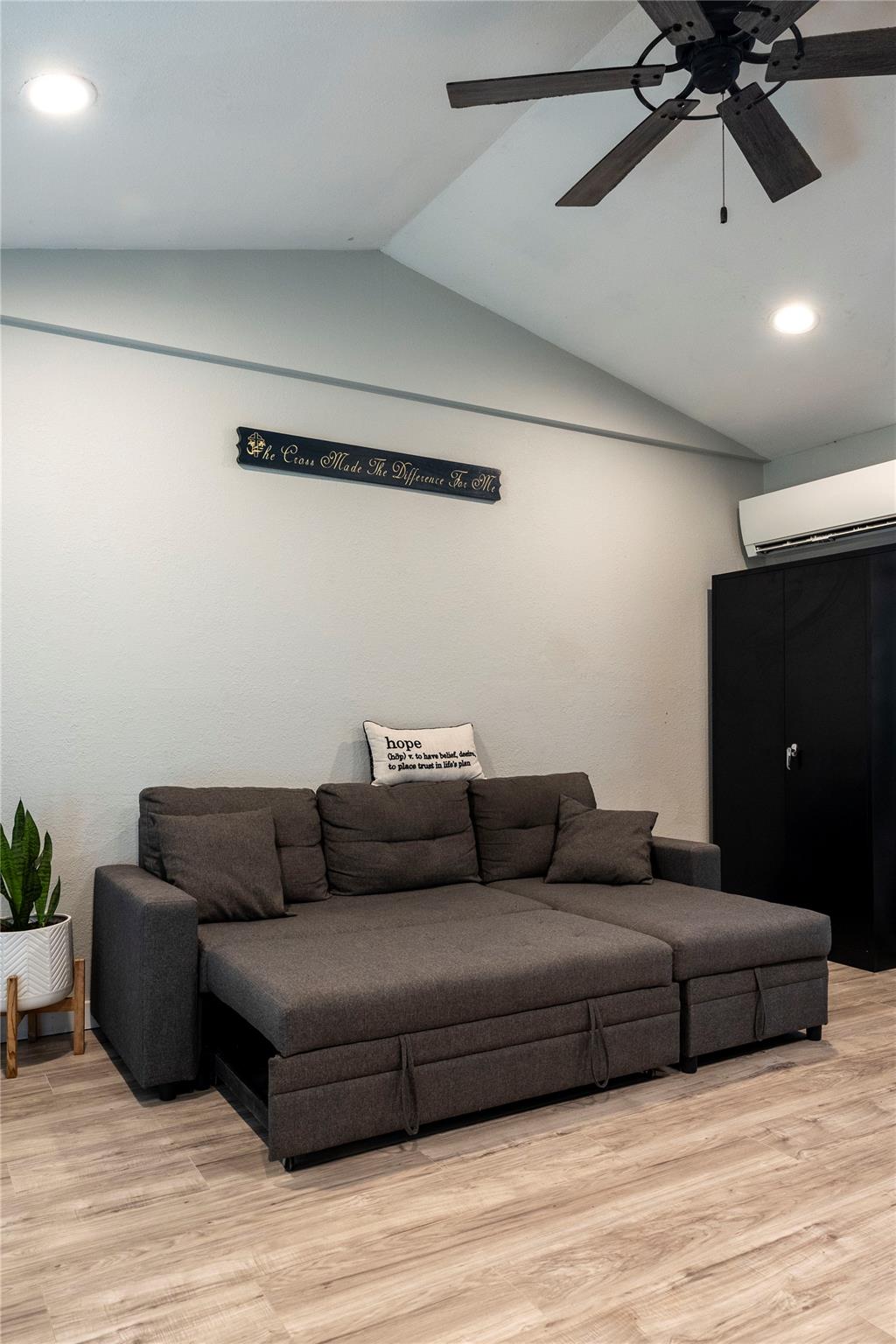 1014 Private Road 4041, Dime Box, TX 77853