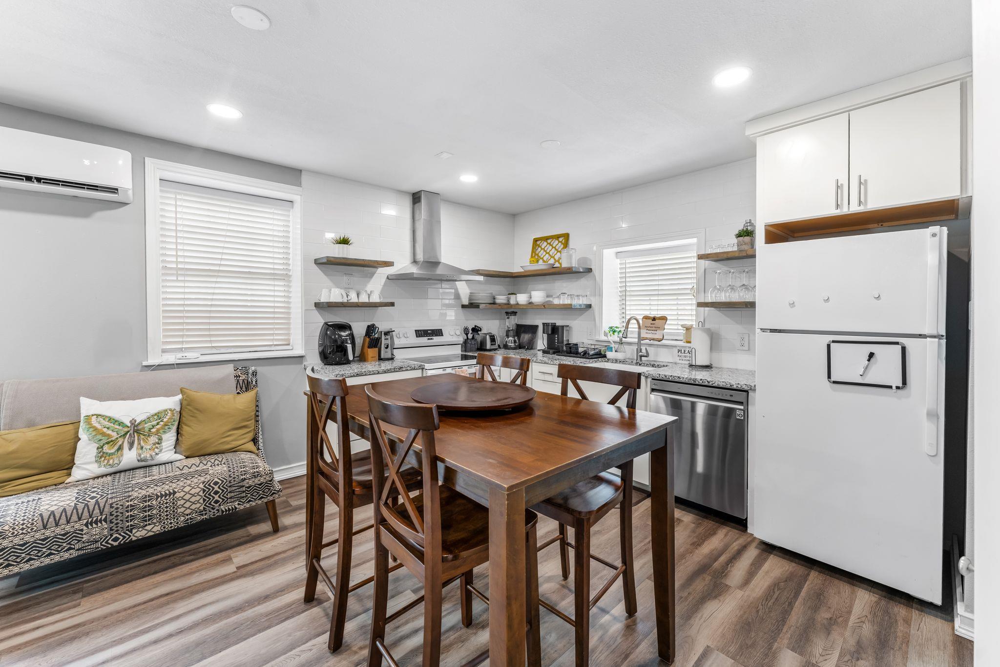 1303 Newfield Ln, Austin, TX 78703