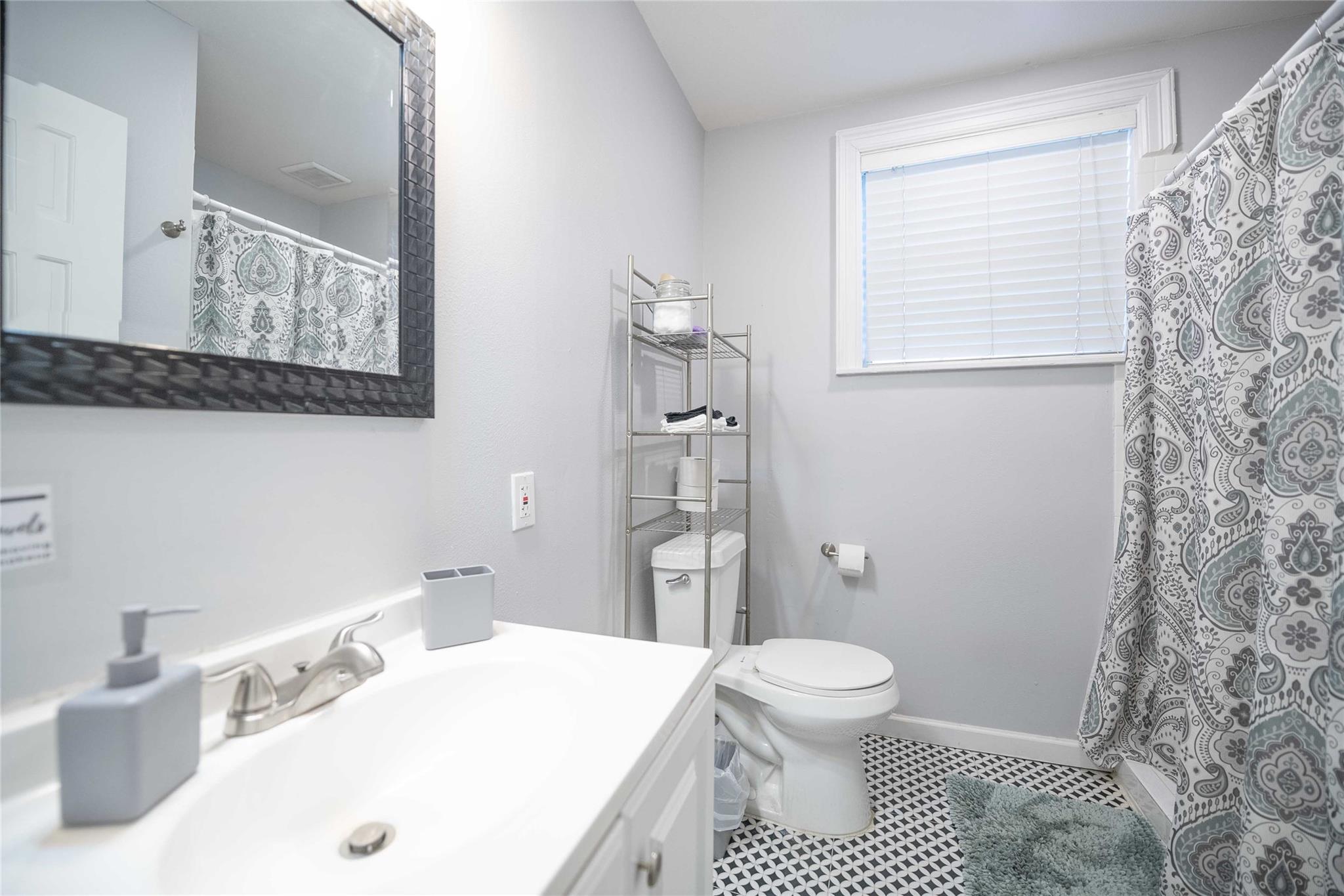 1303 Newfield Ln, Austin, TX 78703