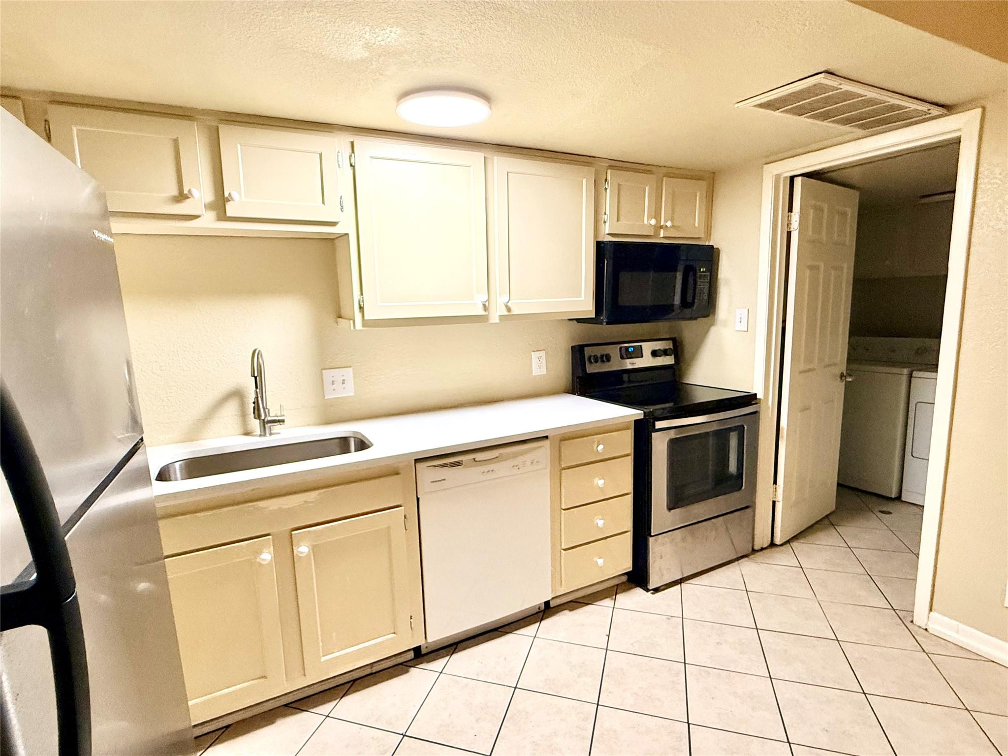 8809 Dawnridge Cir # 102, Austin, TX 78757