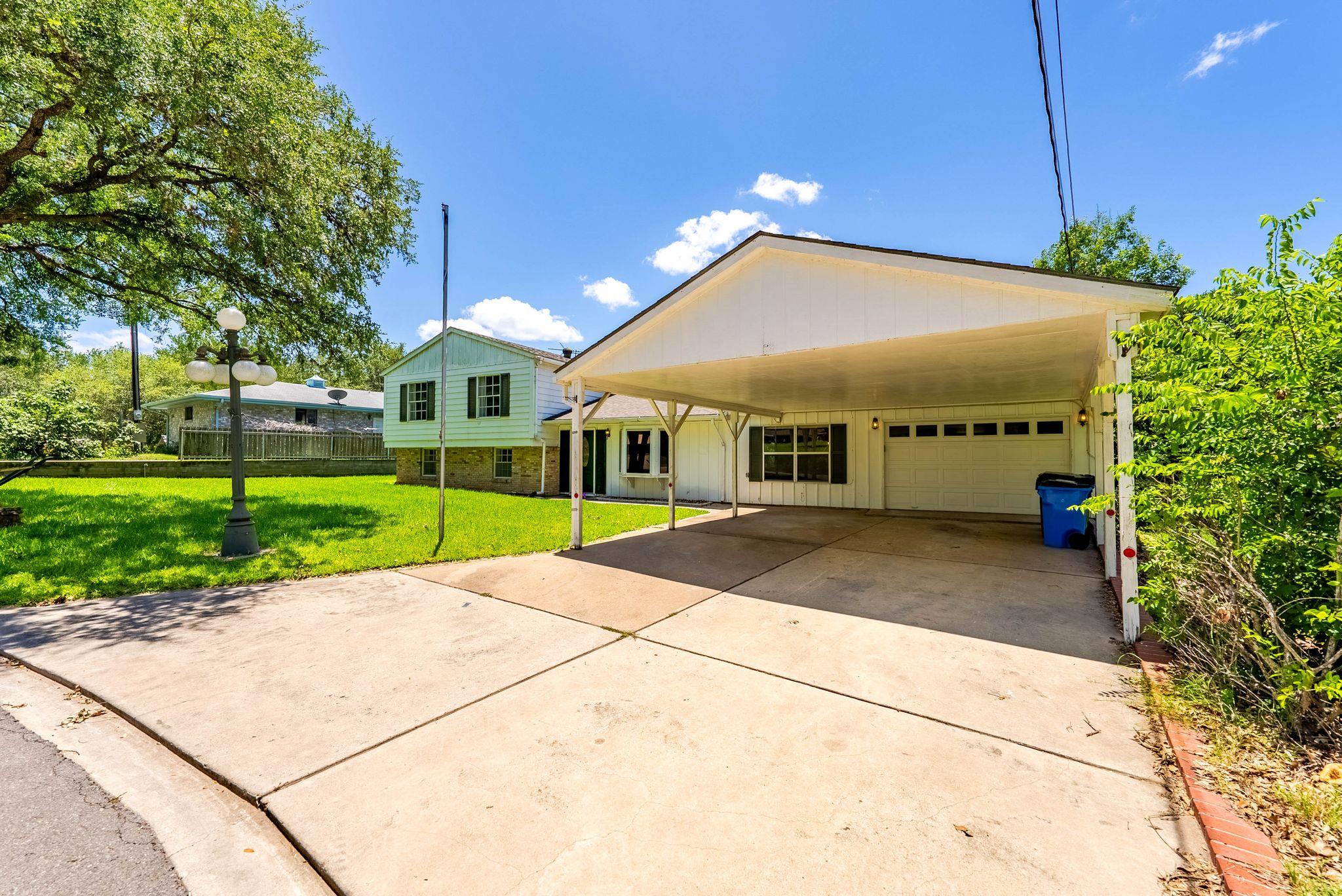 730 Gloria Dr, Seguin, TX 78155