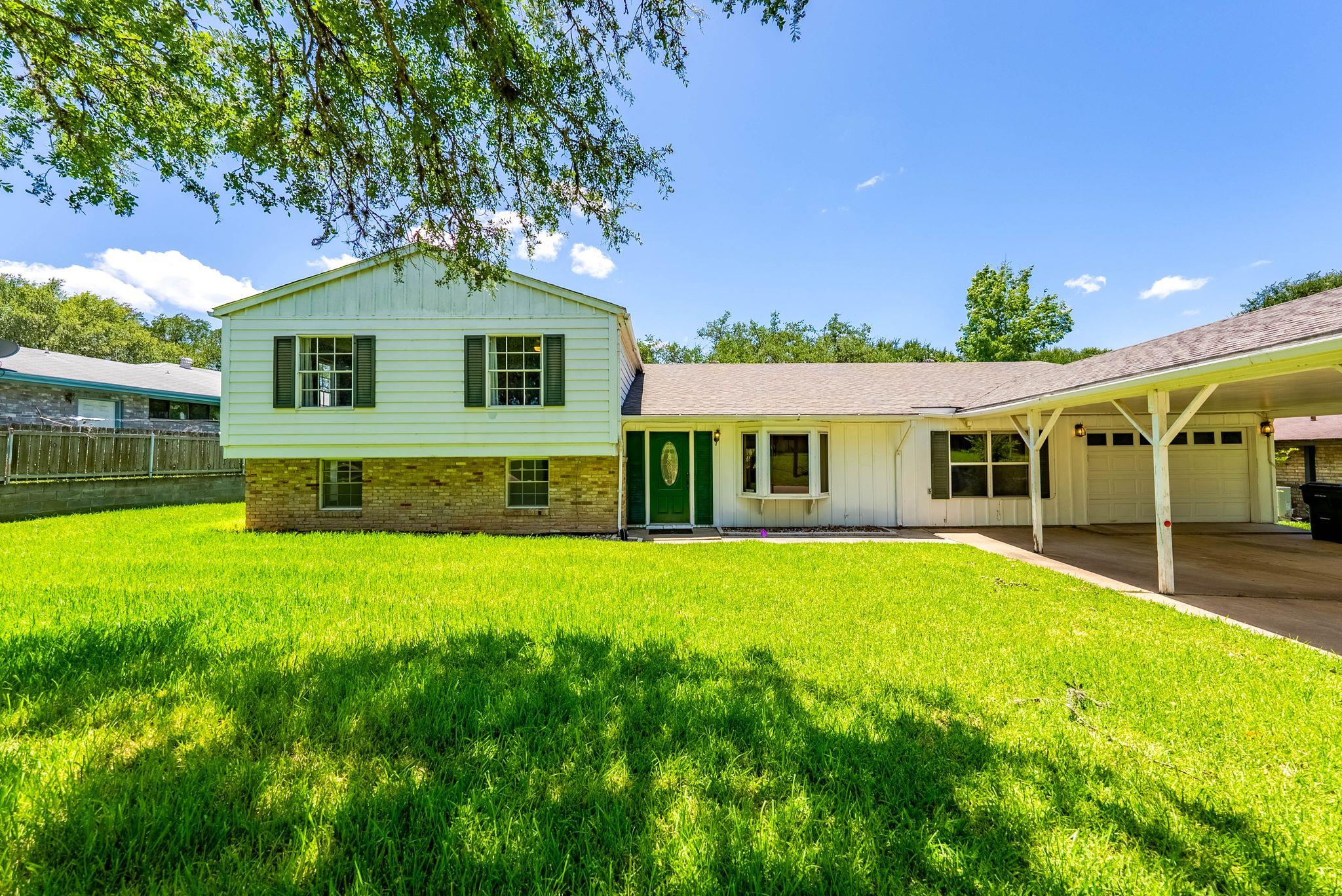730 Gloria Dr, Seguin, TX 78155