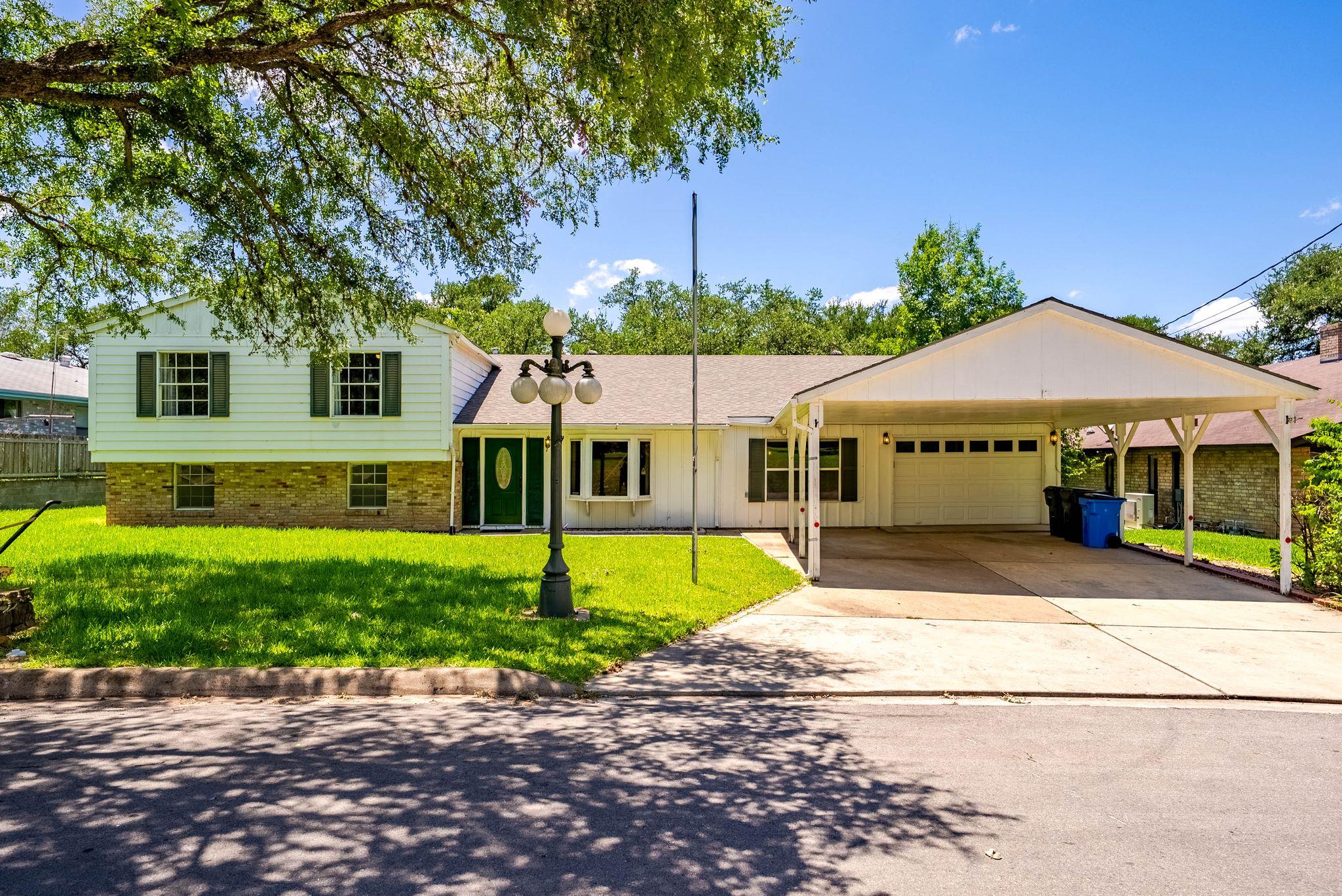 730 Gloria Dr, Seguin, TX 78155