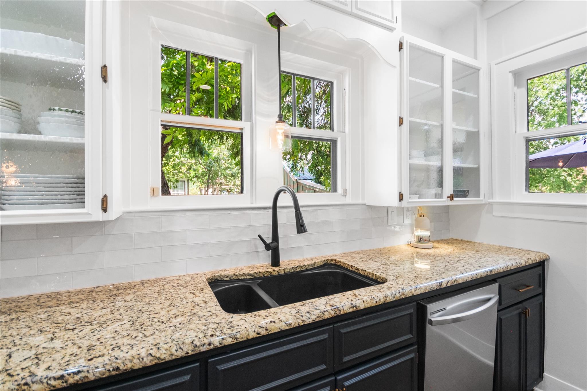 603 E Liberty Ave, Round Rock, TX 78664