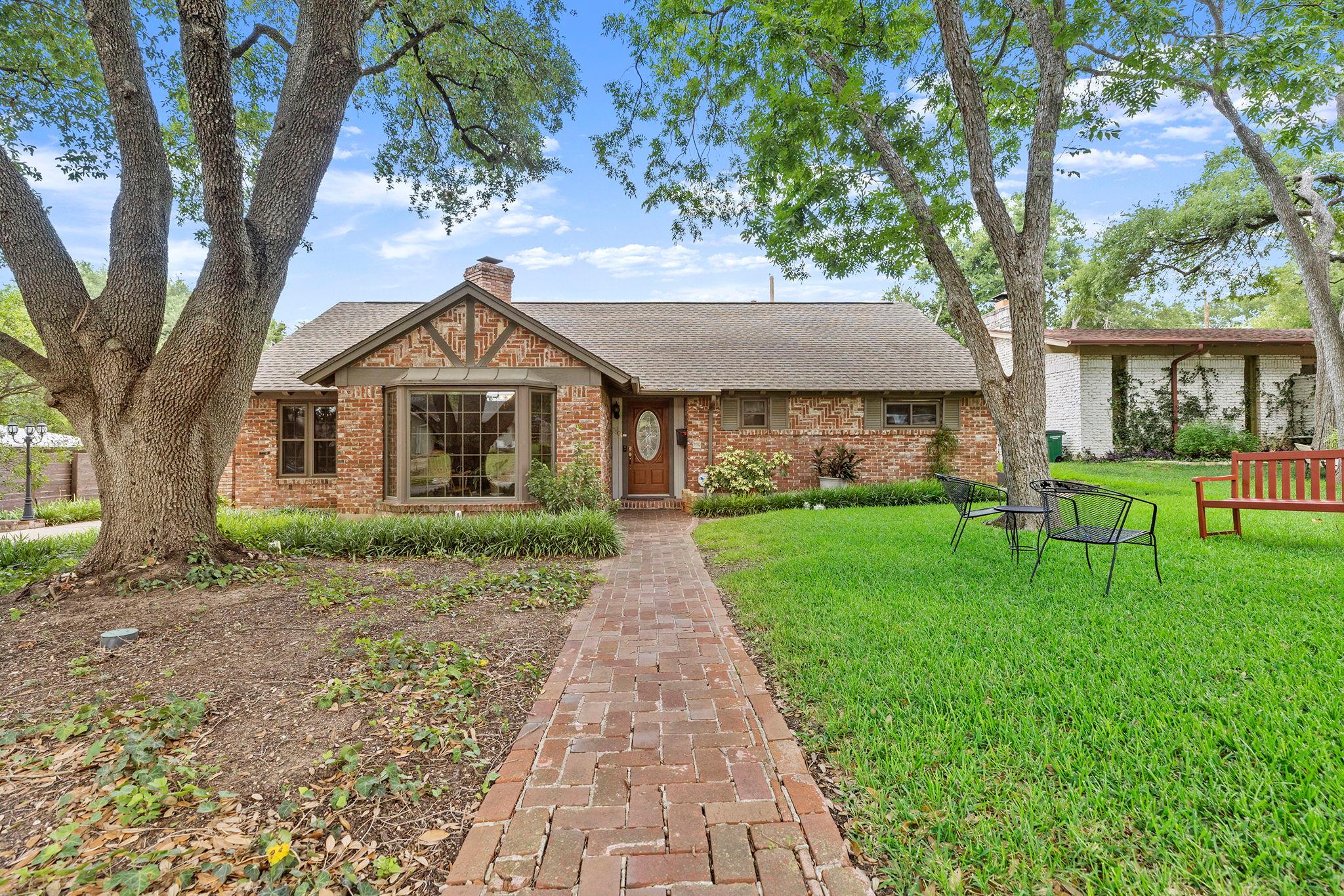 2504 Briargrove Dr, Austin, TX 78704